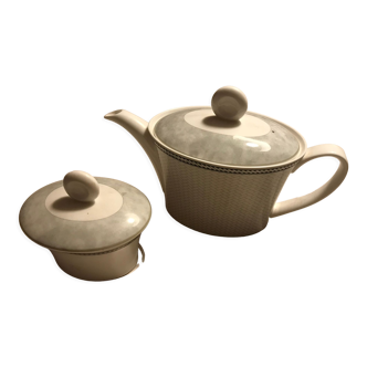 Teapot and sugar bowl