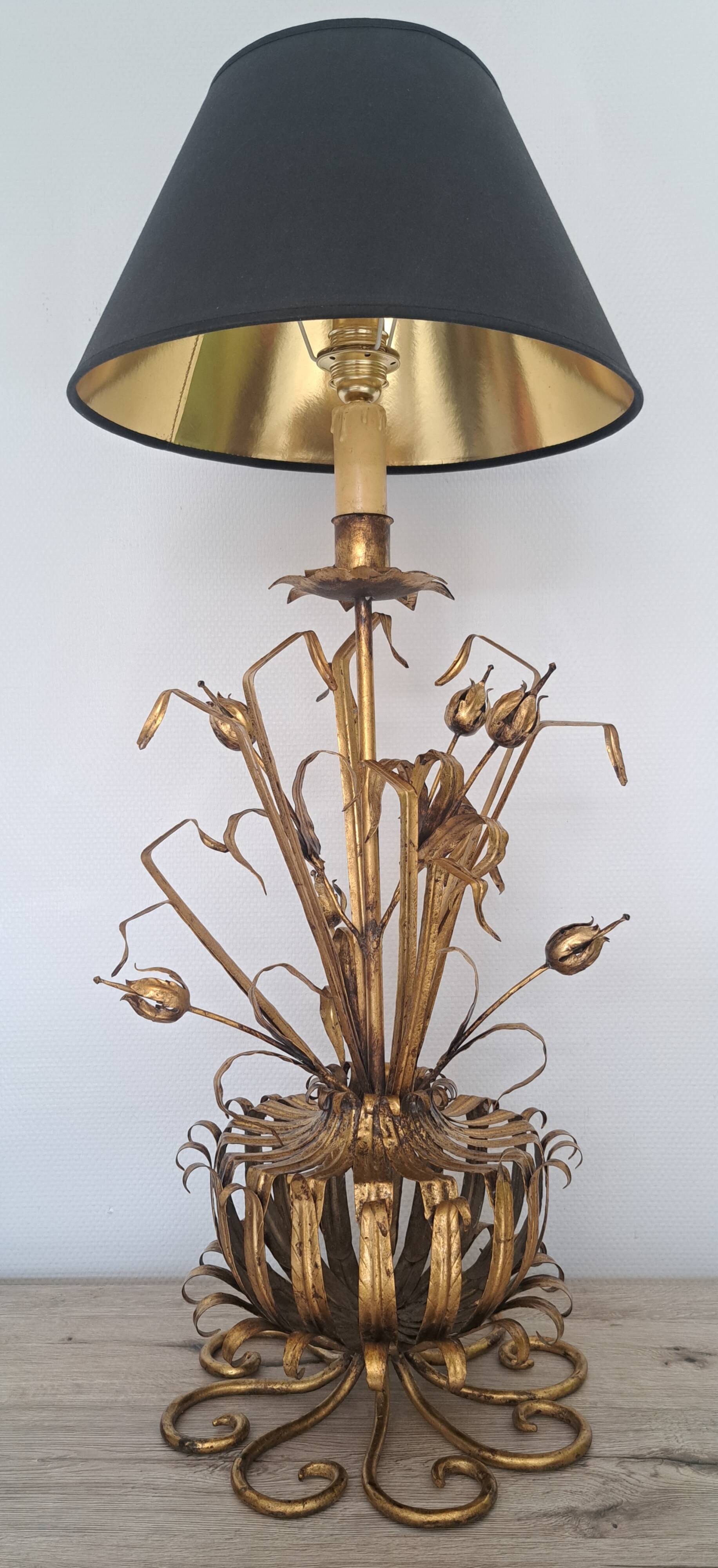 Vintage Mid-Century Hollywood Regency 1960s gold metal floral lamp
