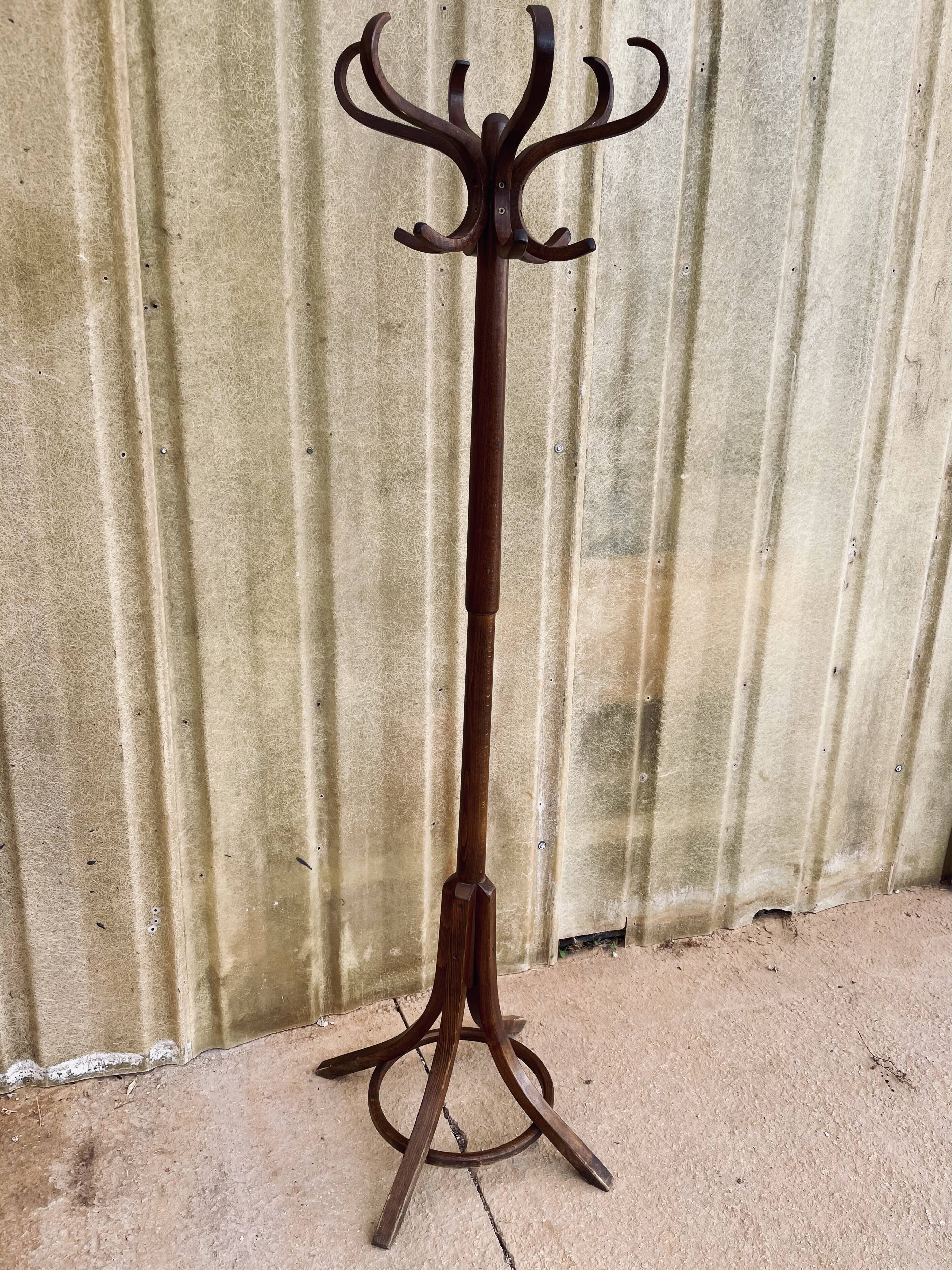 Baumann parrot coat rack