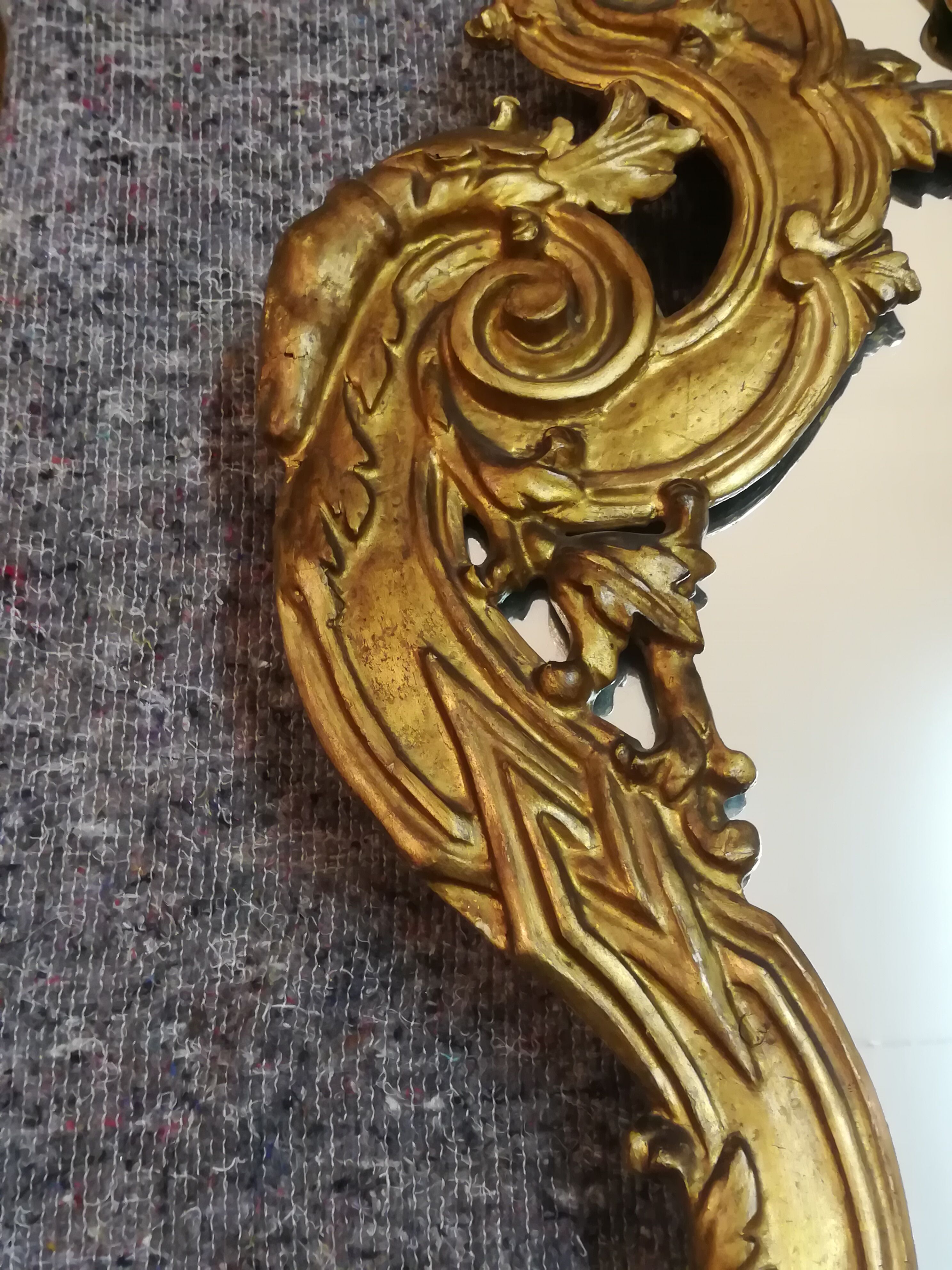 Mirror era Louis XV in gilded wood