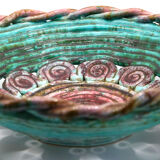 Plat XL vintage en barbotine ajourée aux spirales bleu vert et vieux rose
