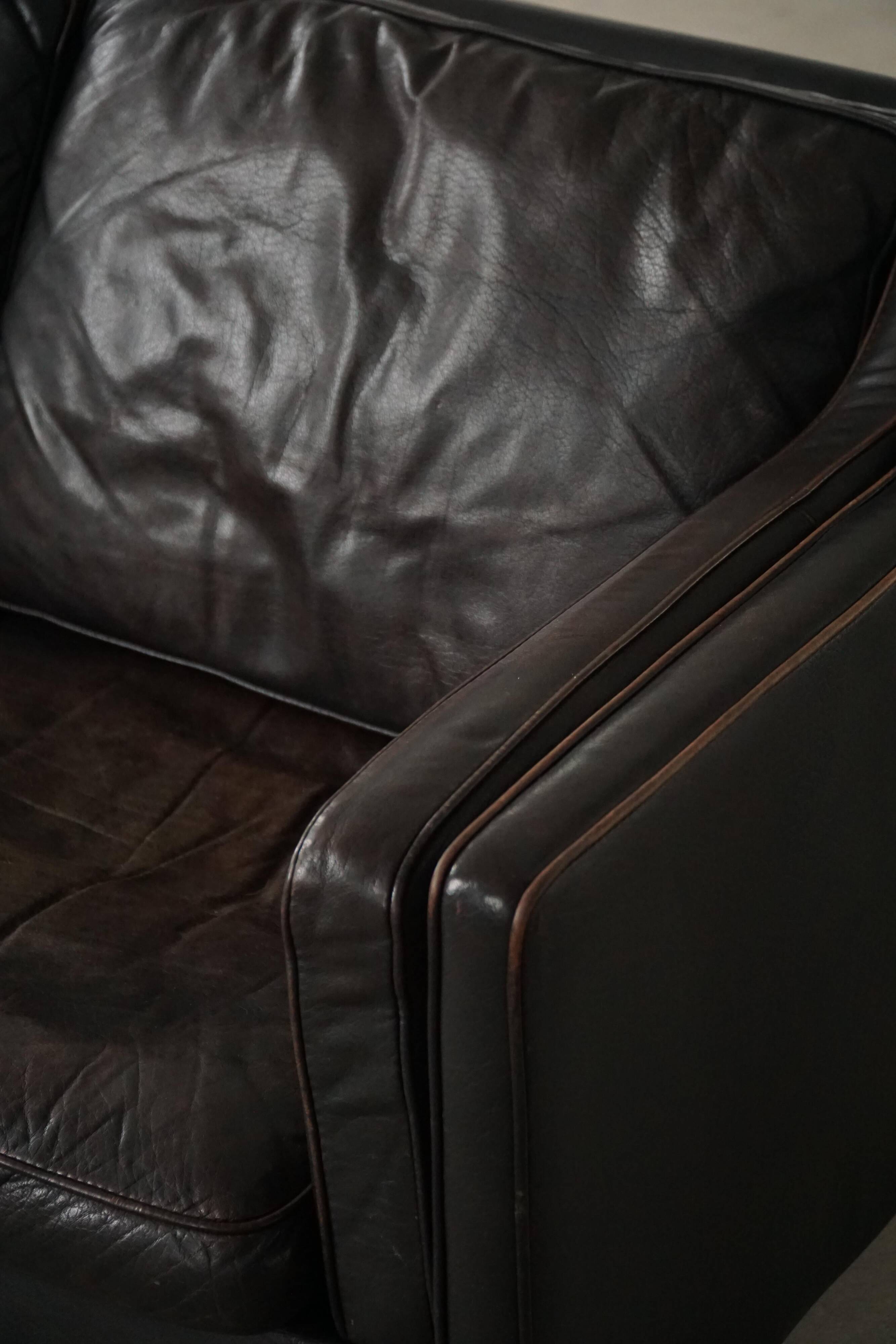 Three-seater canapé by Mogens Hansen, mid-century, in patinated black leather and solid beech.