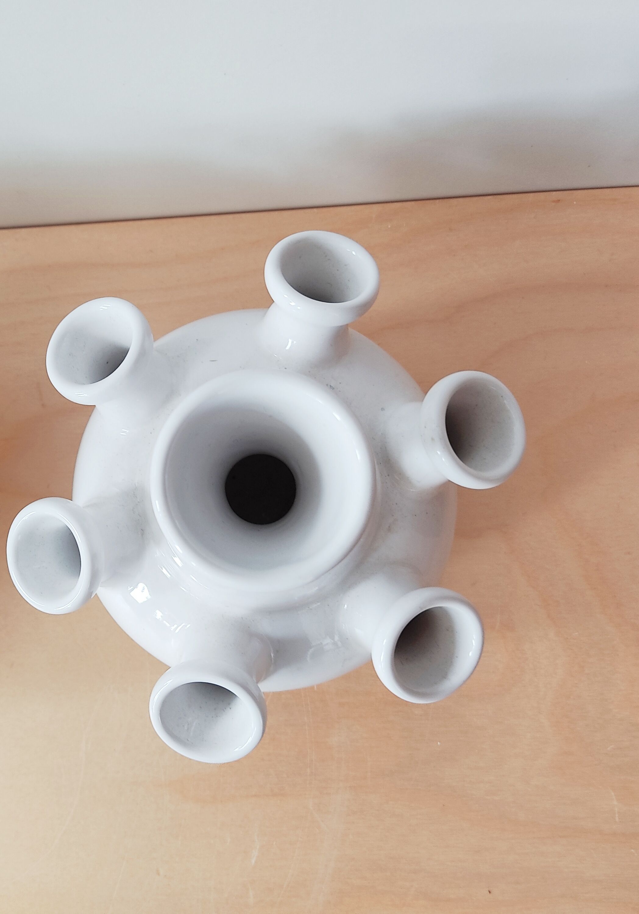 Tulip tree vase in white Delft earthenware