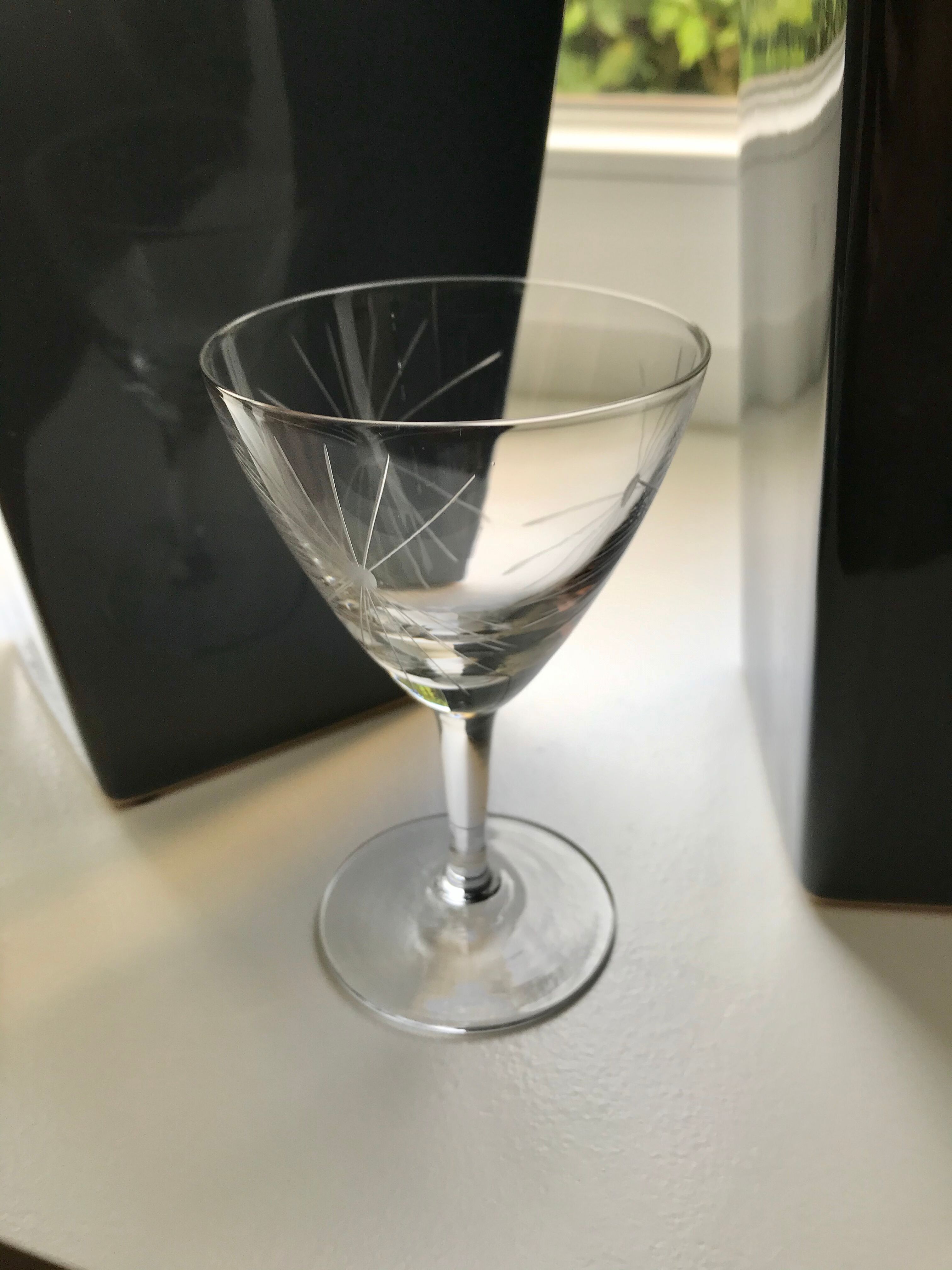 Set of 7 engraved wine glasses star model 50s