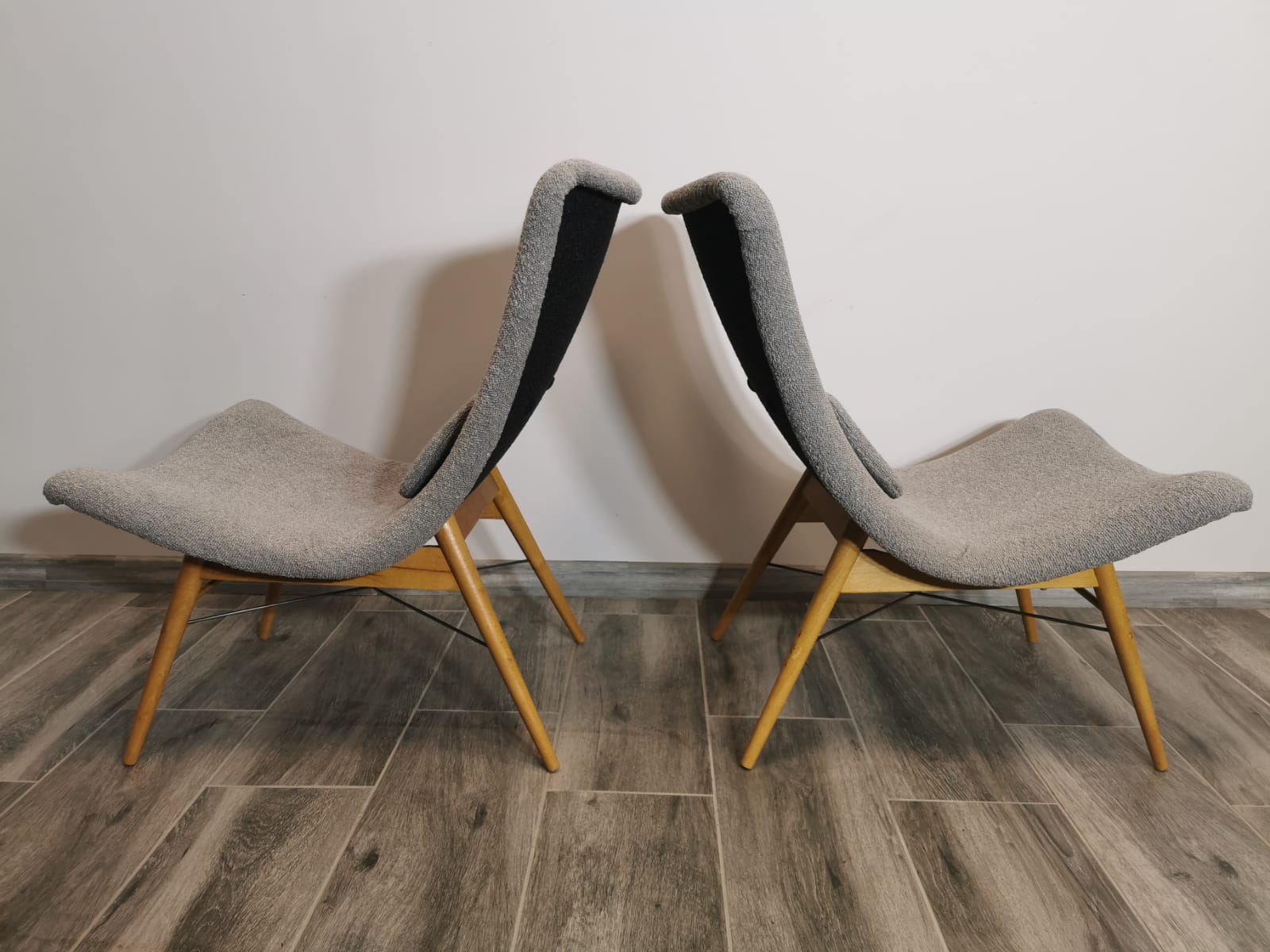 Paire de fauteuils restaurée par Miroslav Navratil