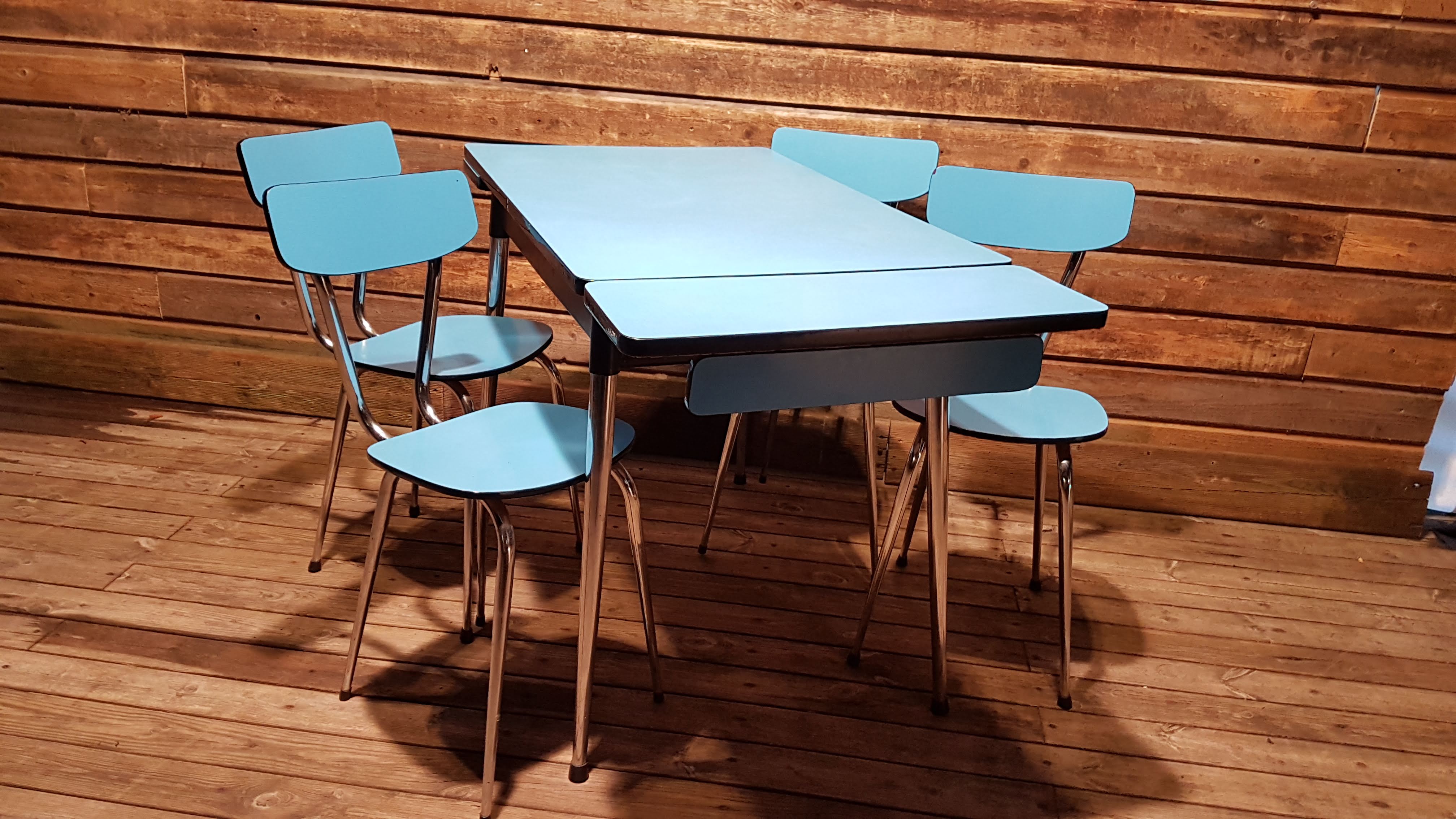 Blue formica table and its 4 chairs
