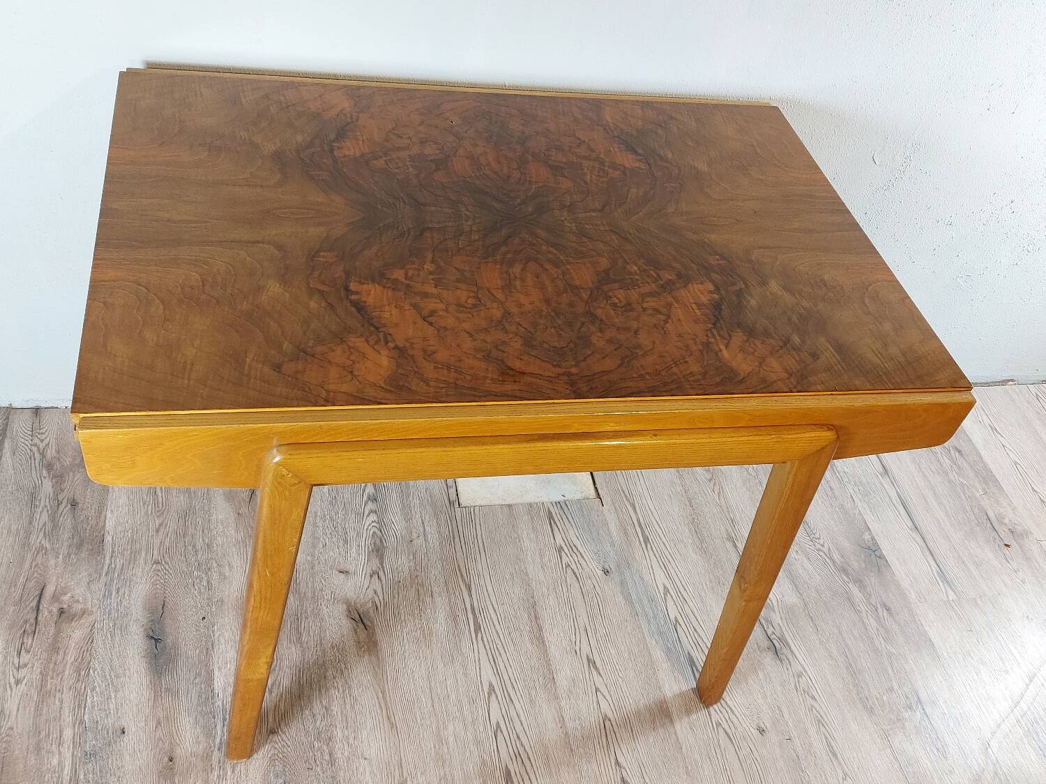 Table extensible en ronce de noyer, Vintage Tchèque 1960s