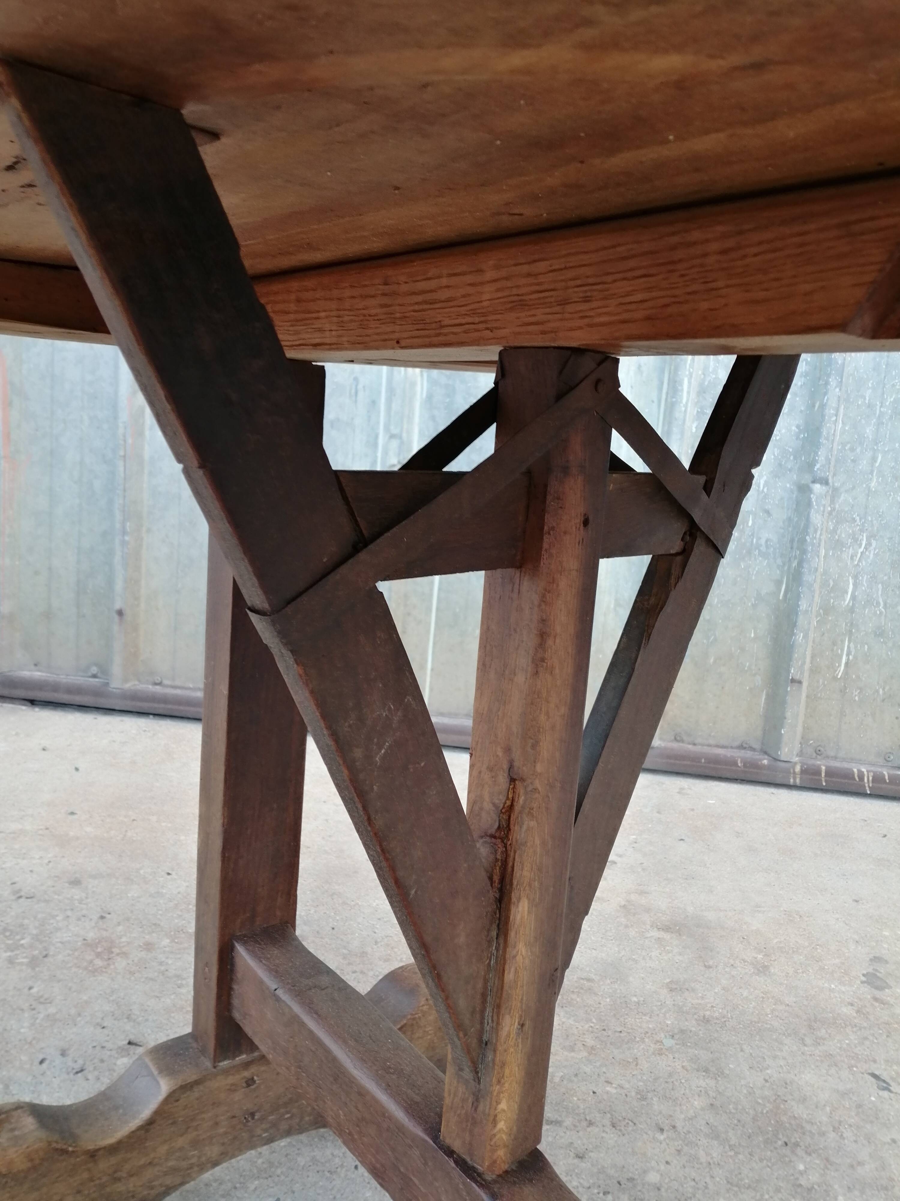 Oval winegrower's table in pine small model