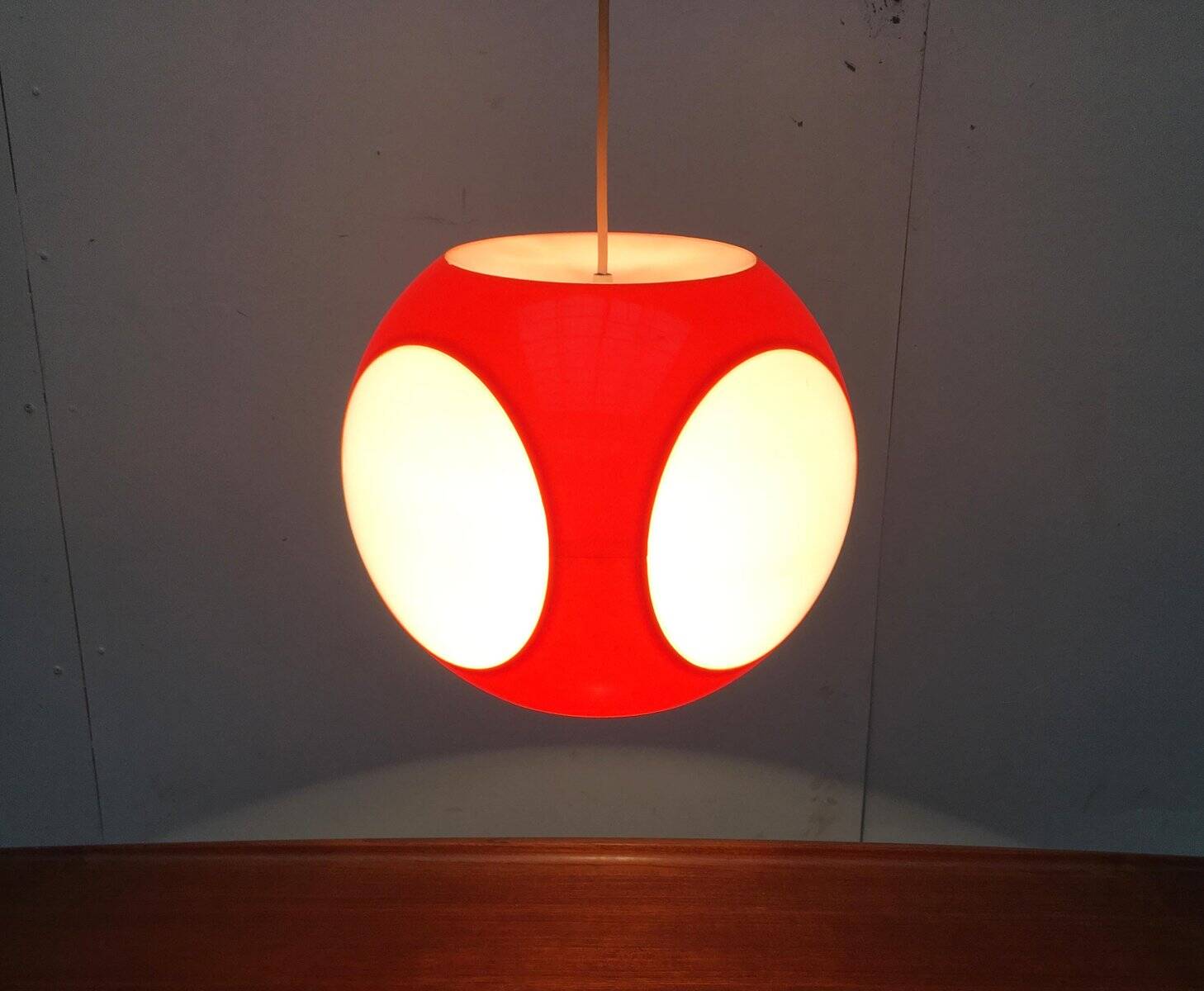 Vintage UFO lamp from the space age attributed to Luigi Colani.