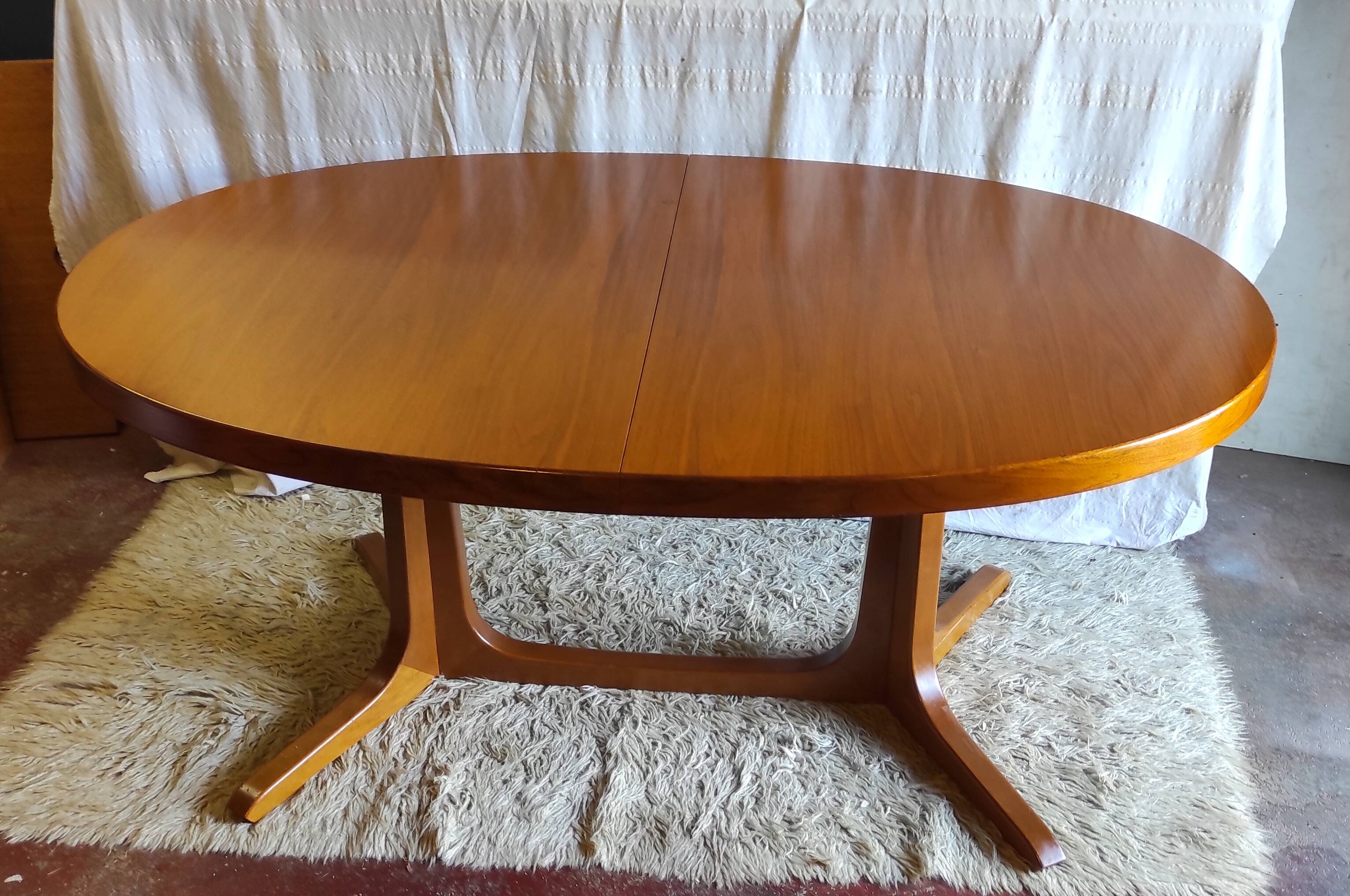 Table à manger ovale en teck - années 60/70