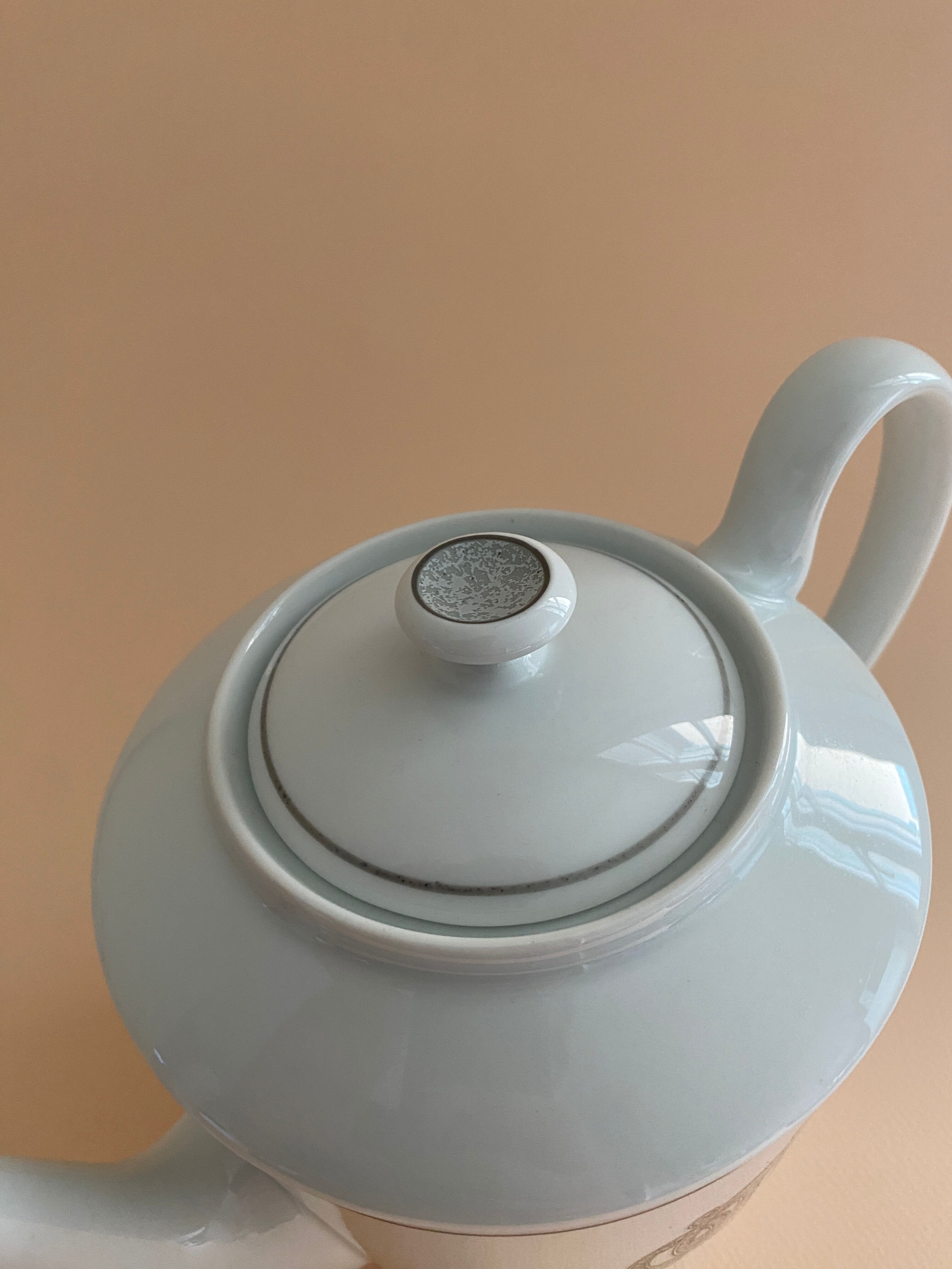 Théière et pot à lait Dior