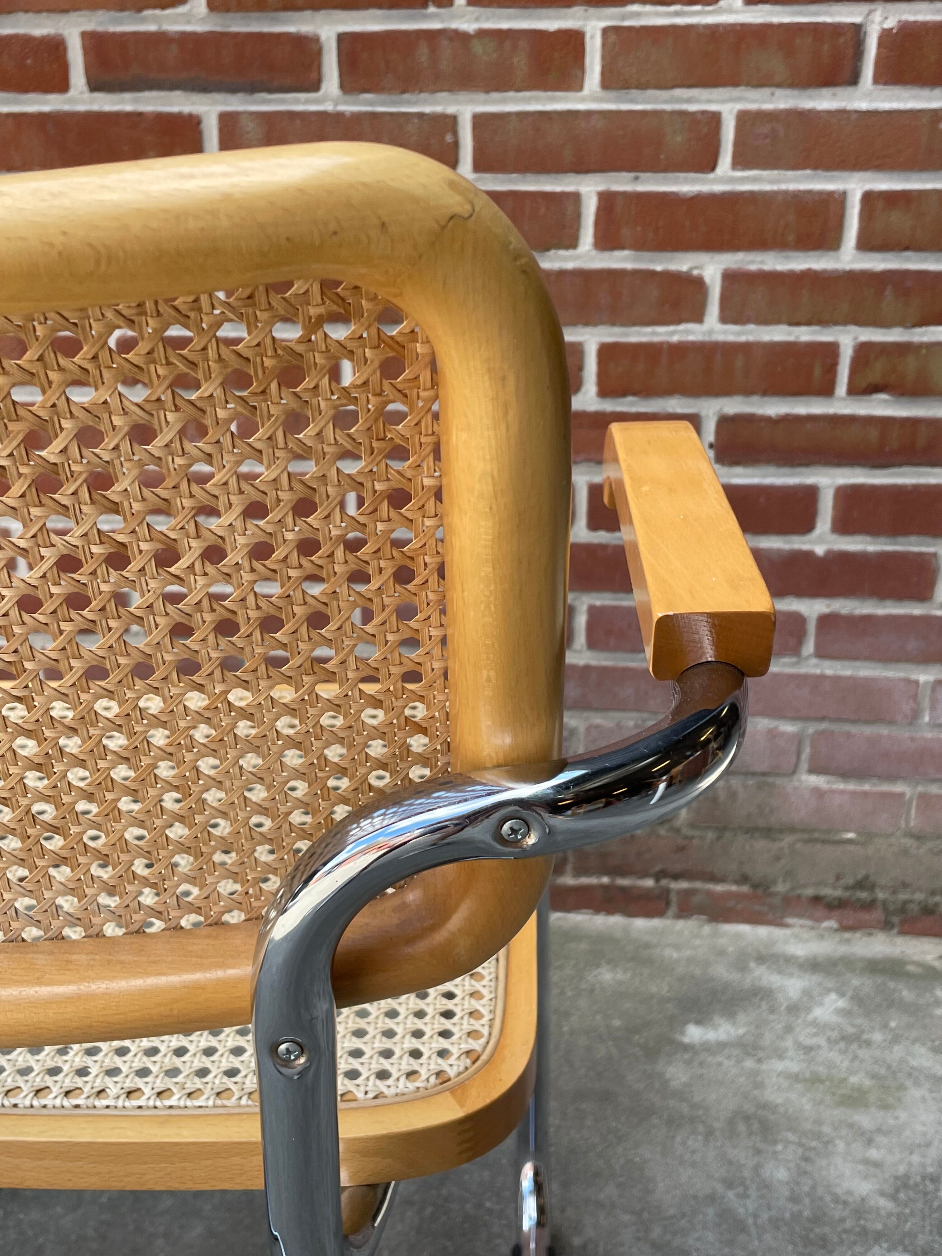 Cesca chair B64 with armrests by Marcel Breuer Design