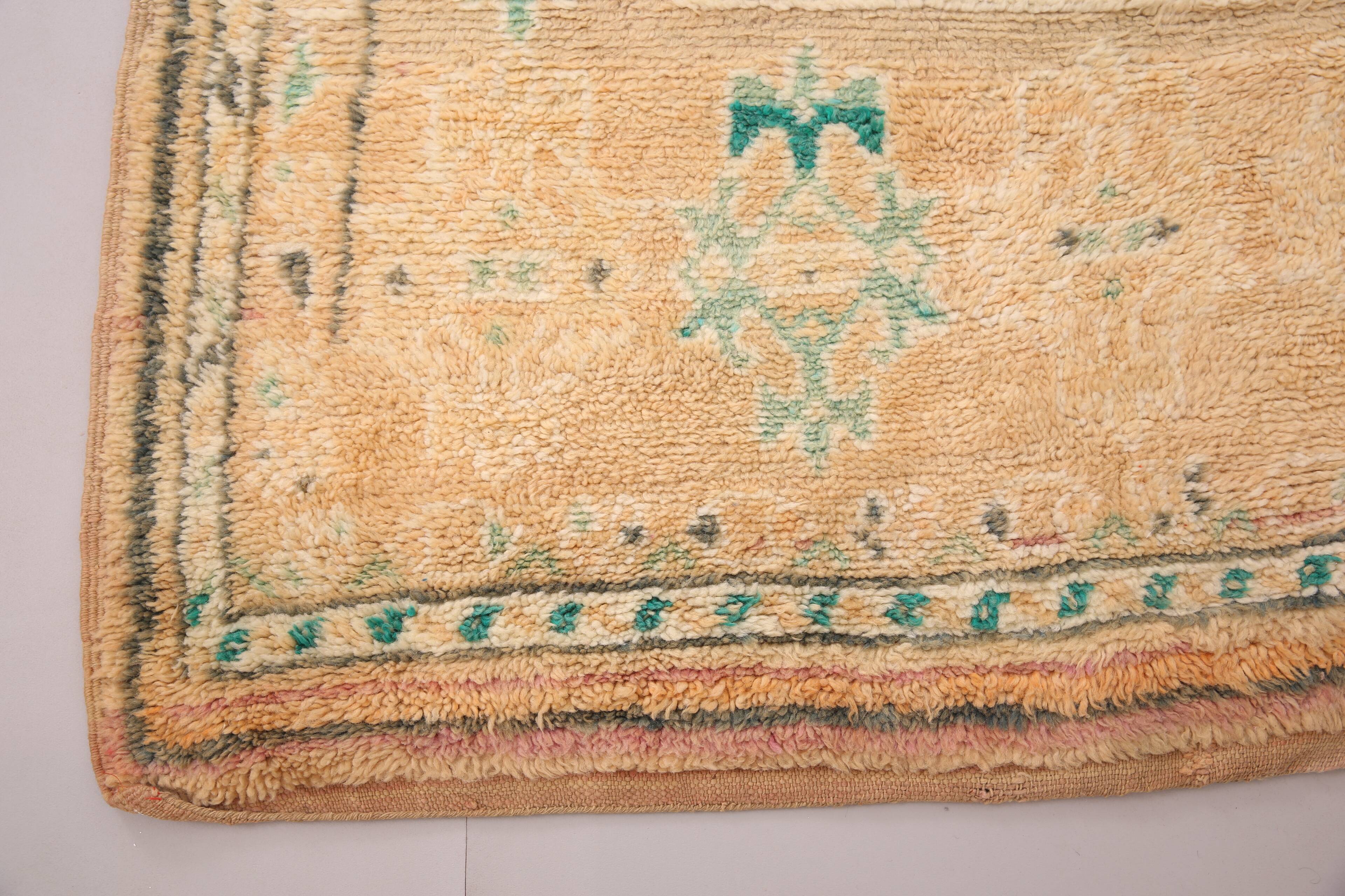 Large Vintage Boujaad Rug 207 x 325 cm - Peach Moroccan rug - Berber Rug