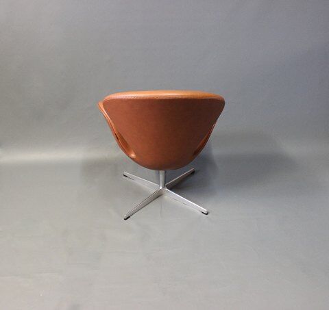 Cognac classic leather designed by Arne Jacobsen Swan Chair