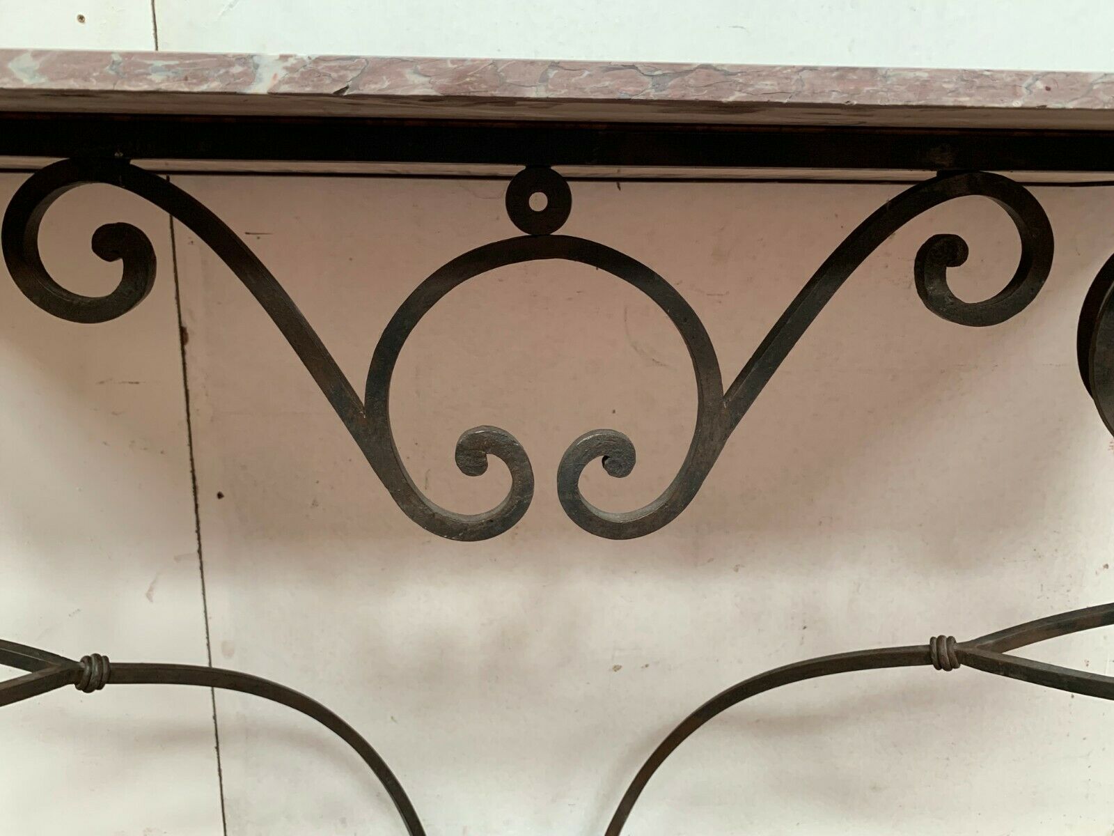 Console en fer forgé et marbre rouge