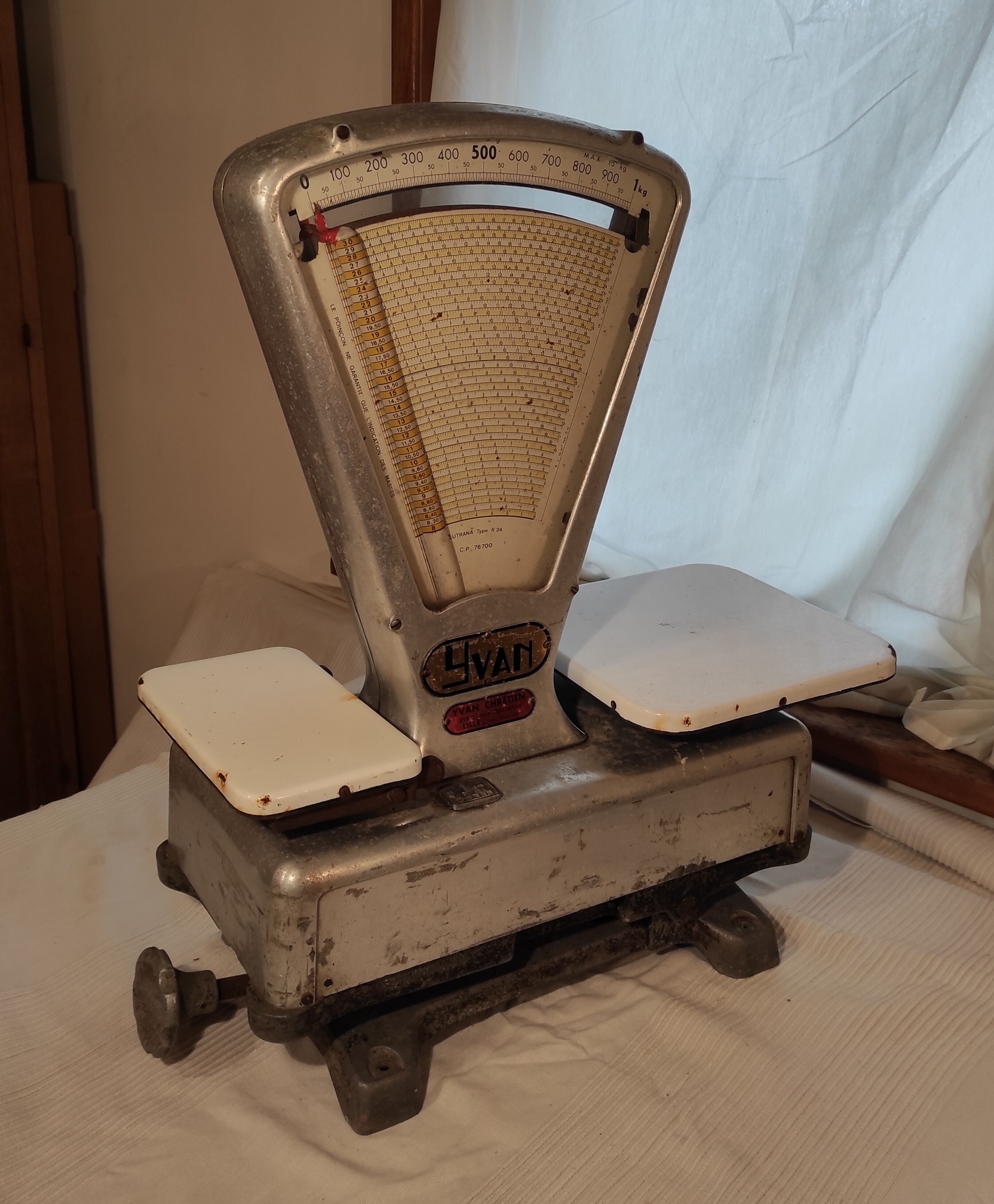 Old scale 1960 in aluminum