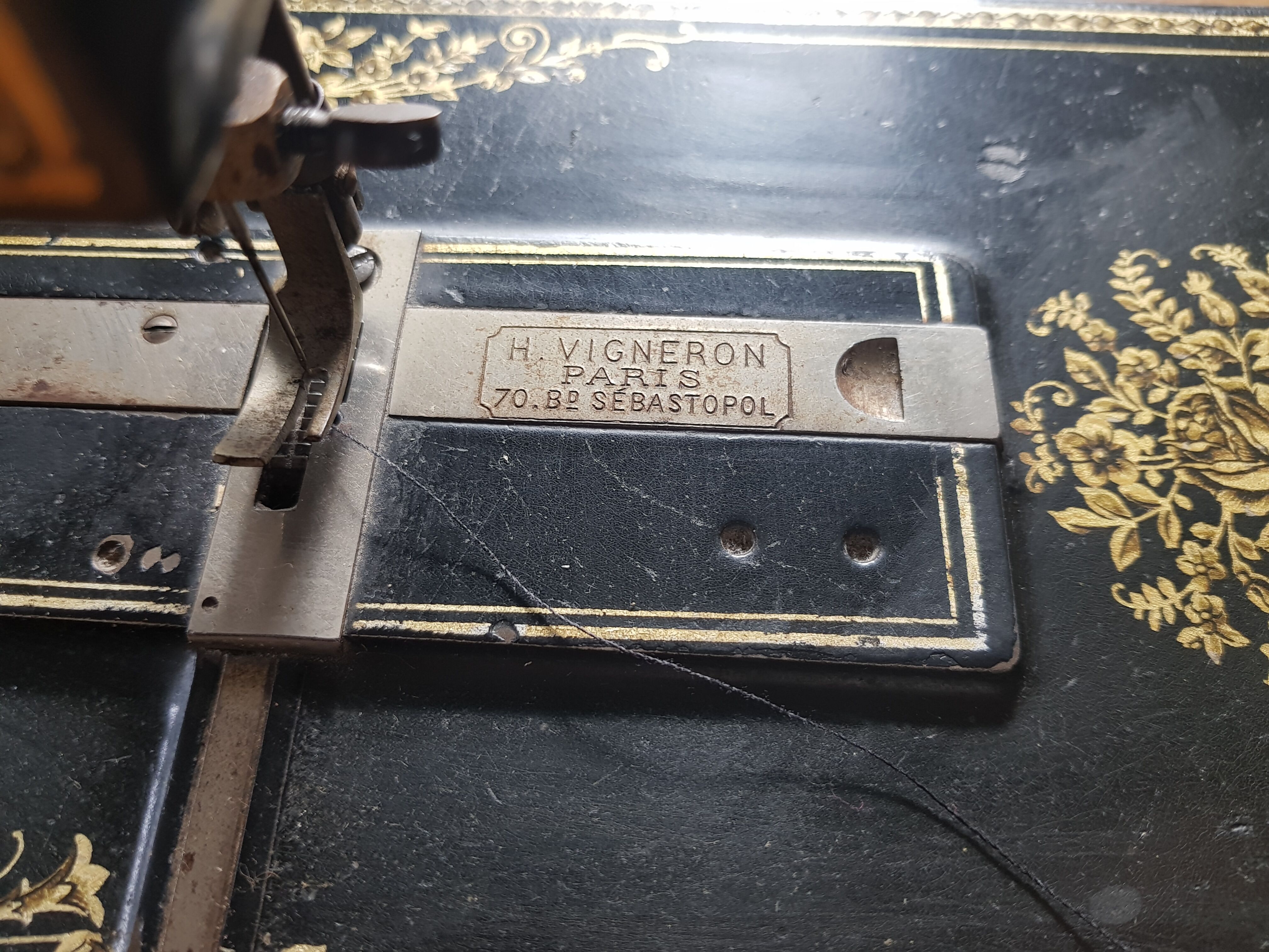 Old sewing machine H. Vigneron