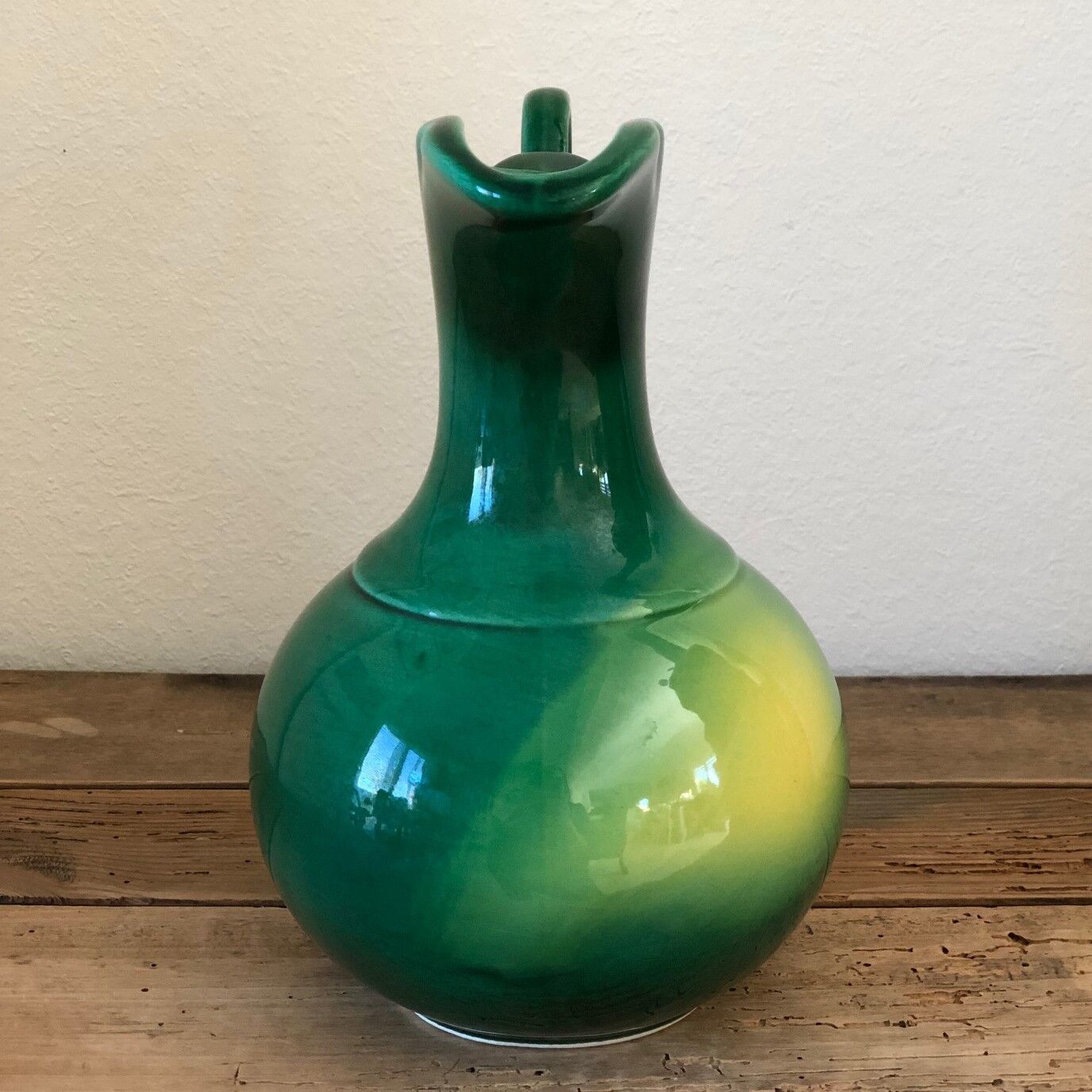 Pichet en céramique vert coeur jaune
