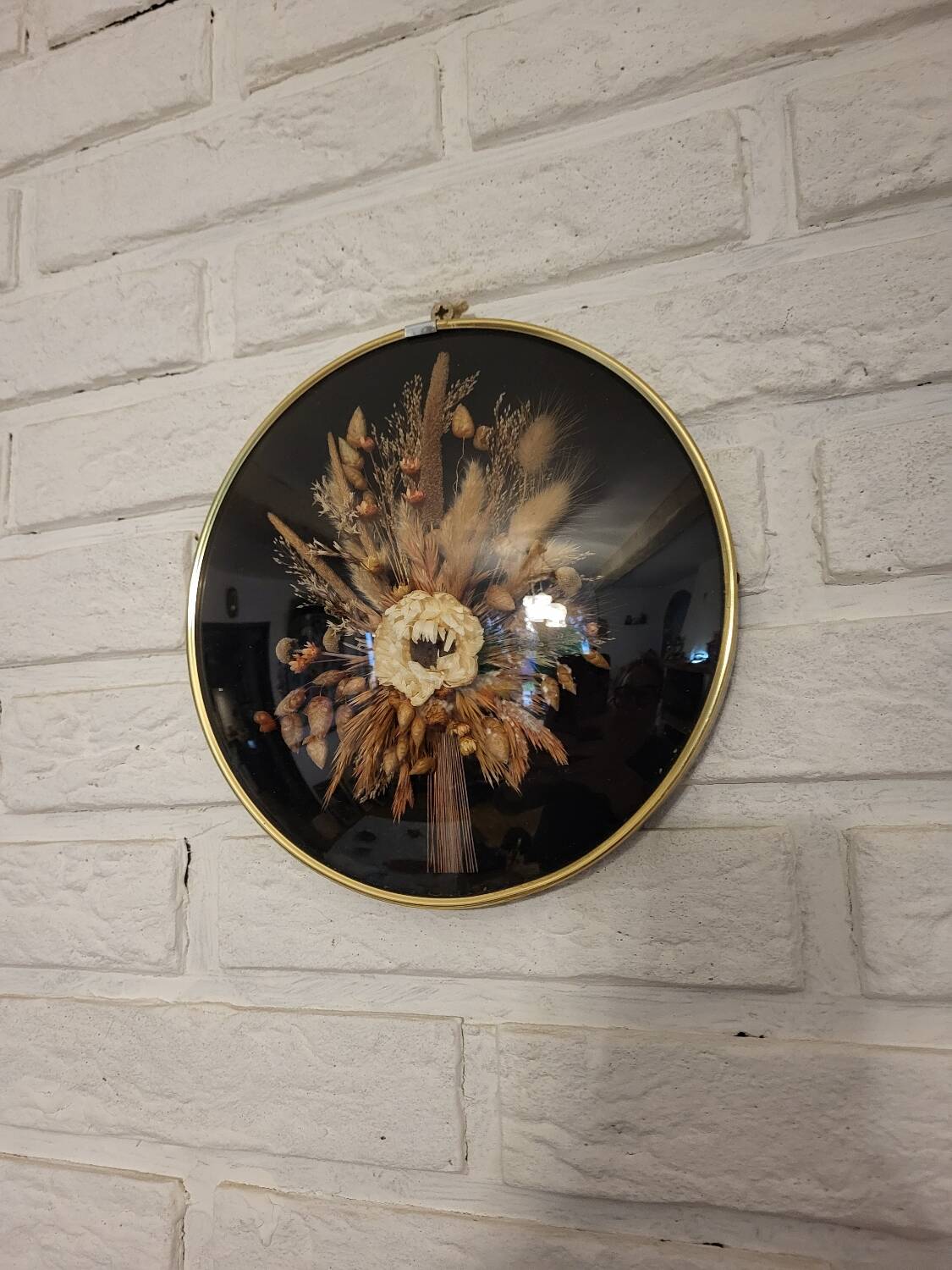 Curved frame dried flowers