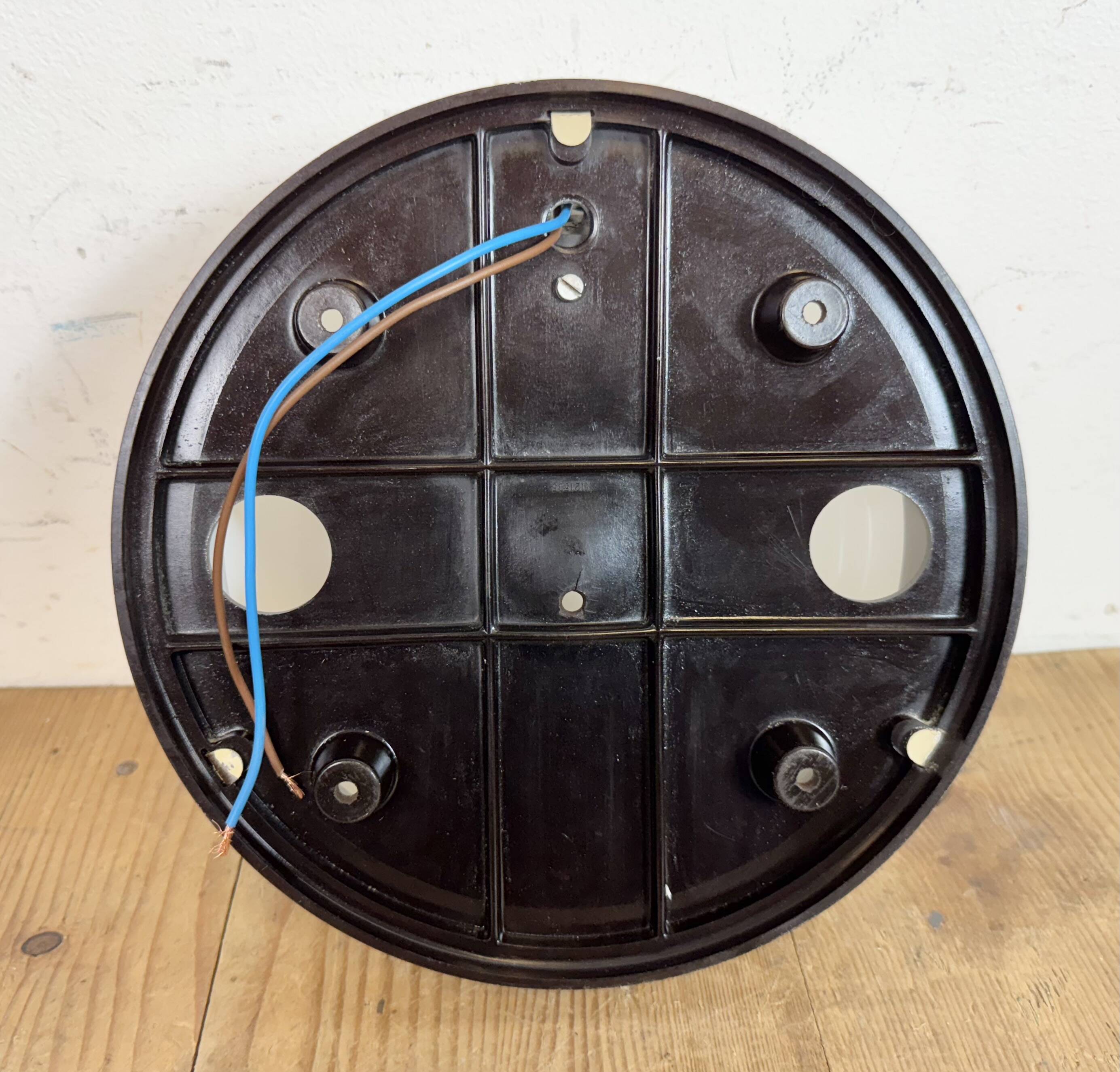 Applique, plafonnier industriel en bakélite et verre opalin, années 1950