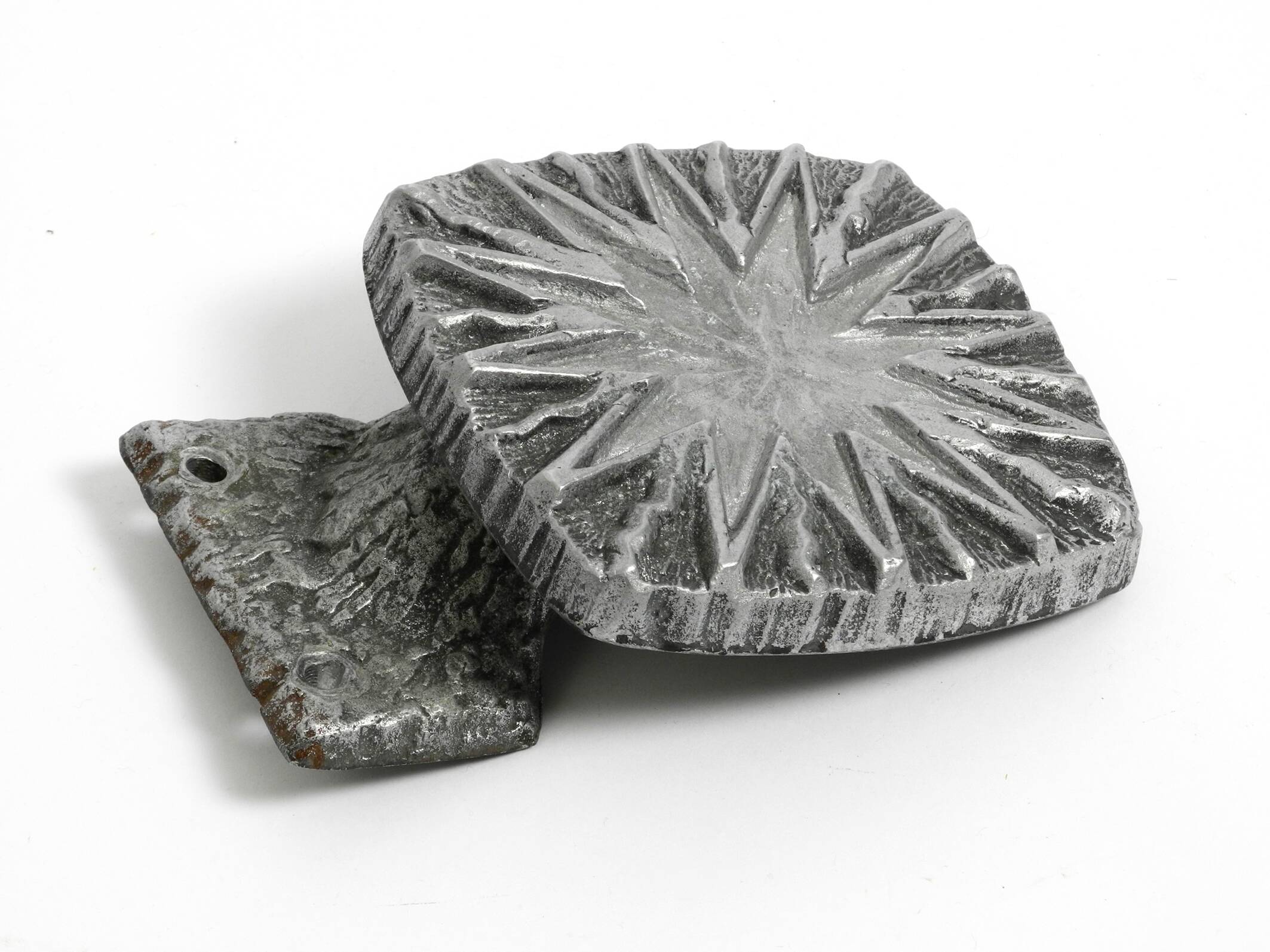 Very nice 1960s Pop Art Sunburst design cast aluminum door handle
