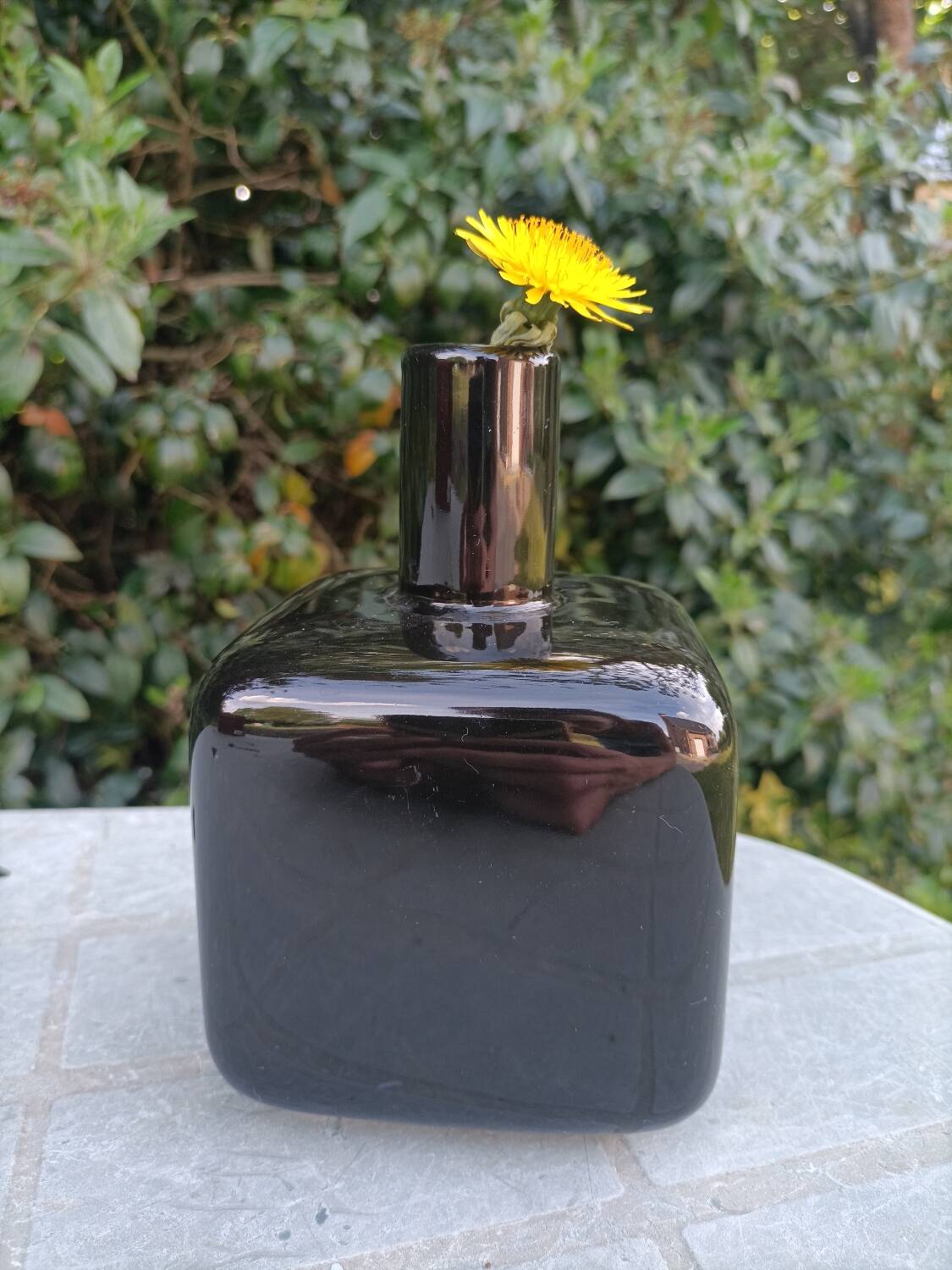 Vase Noir Cubique