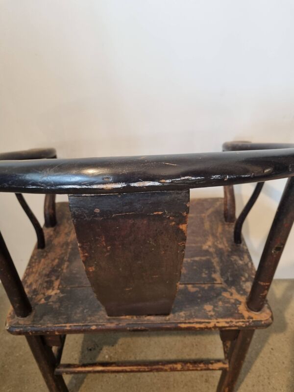 Fauteuil Chinois Traditionnel ''Fer à Cheval'' (Quanyi) – Patine Ancienne