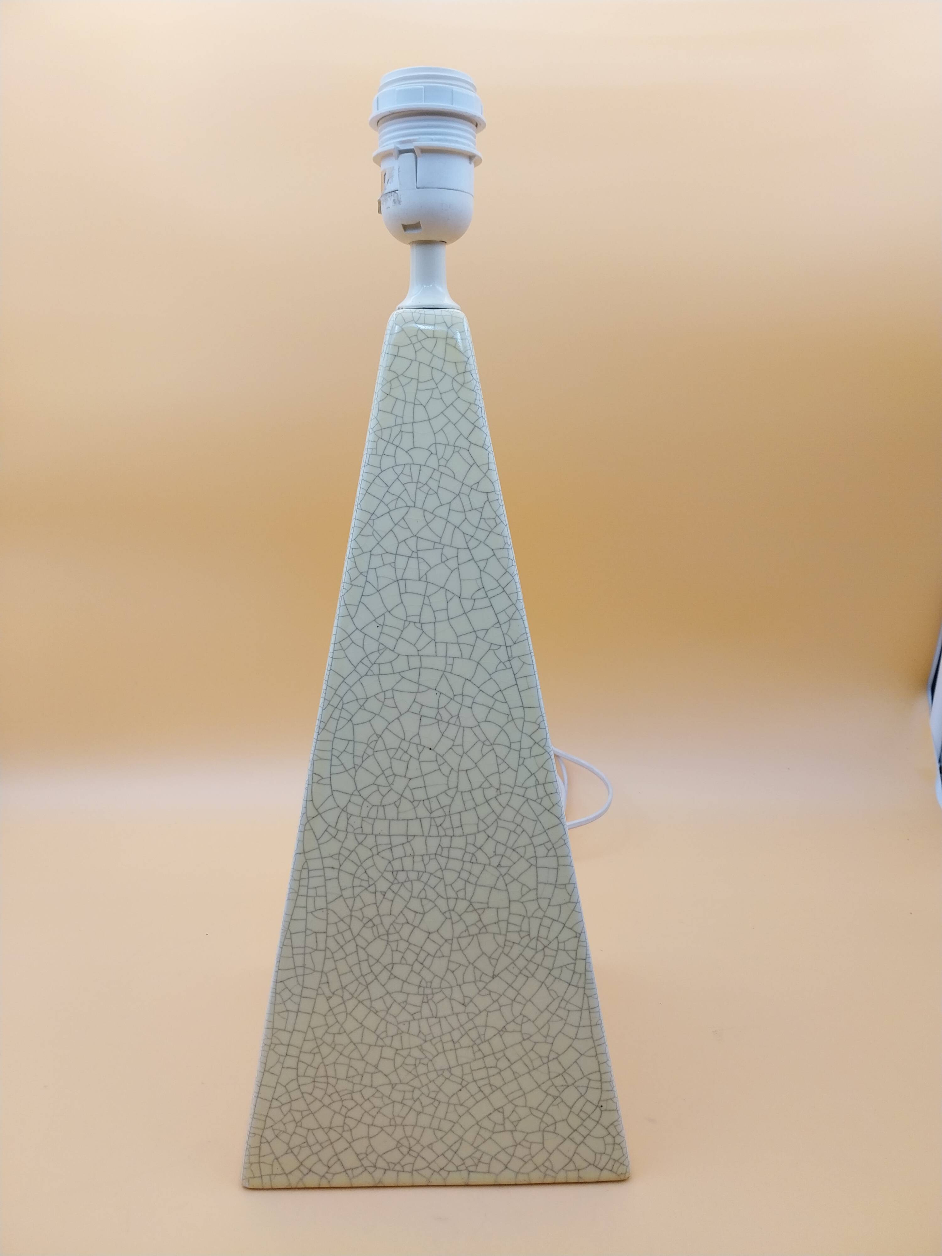 Pyramid lamp in porcelain ceramic Brussels cracked effect