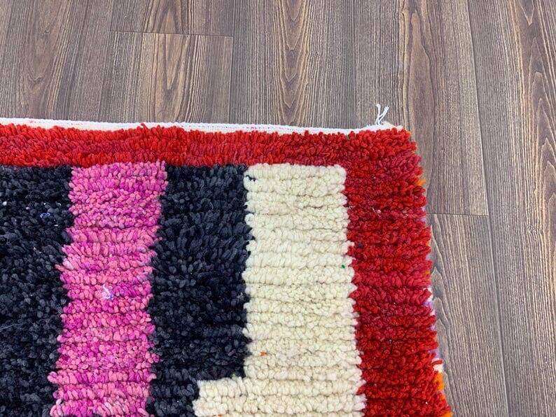 Handmade Berber rug in pure wool, artisan style, size 150 x 250 cm