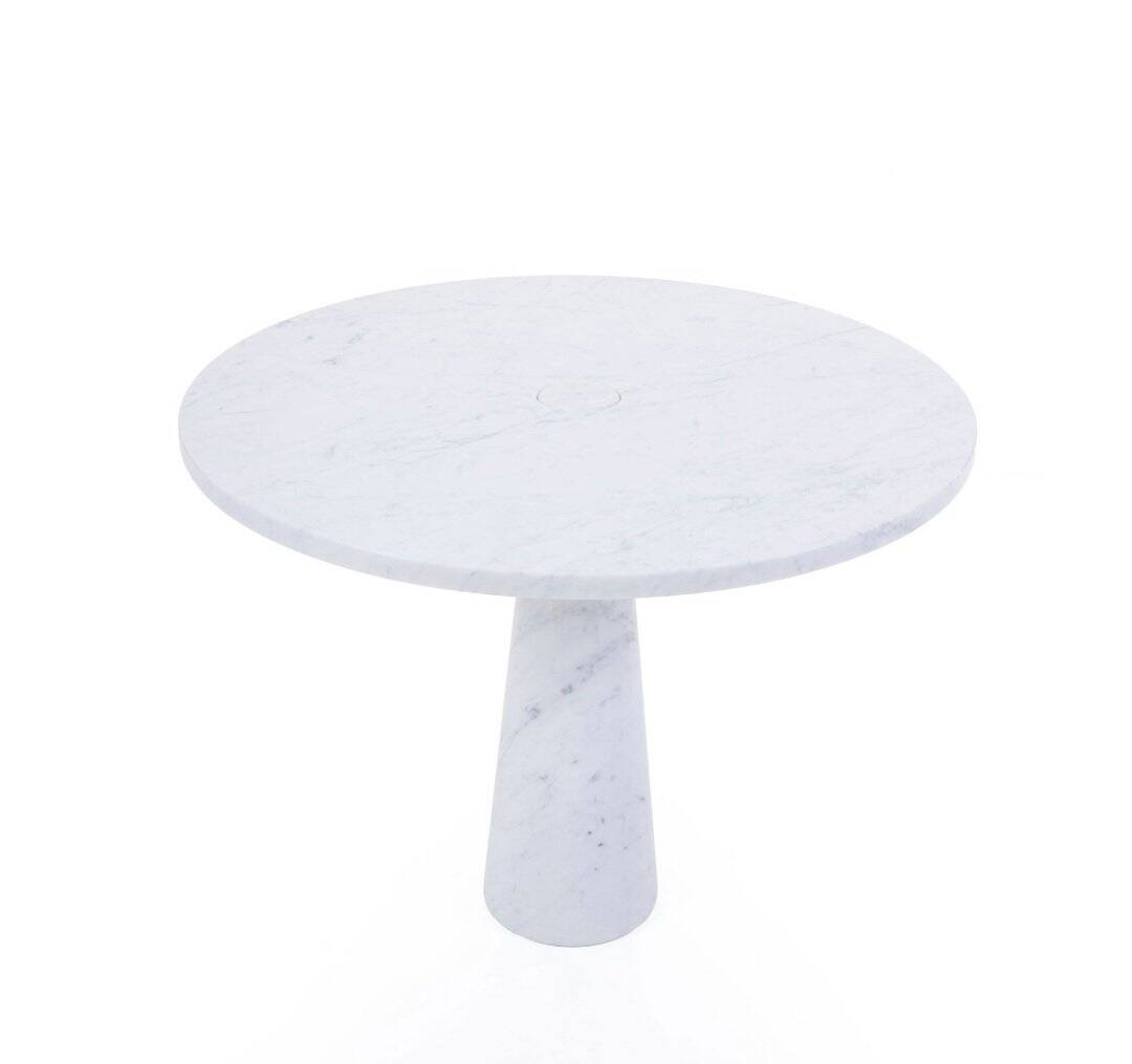 Table Eros en marbre blanc par Angelo Mangiarotti pour Skipper, années 1990.