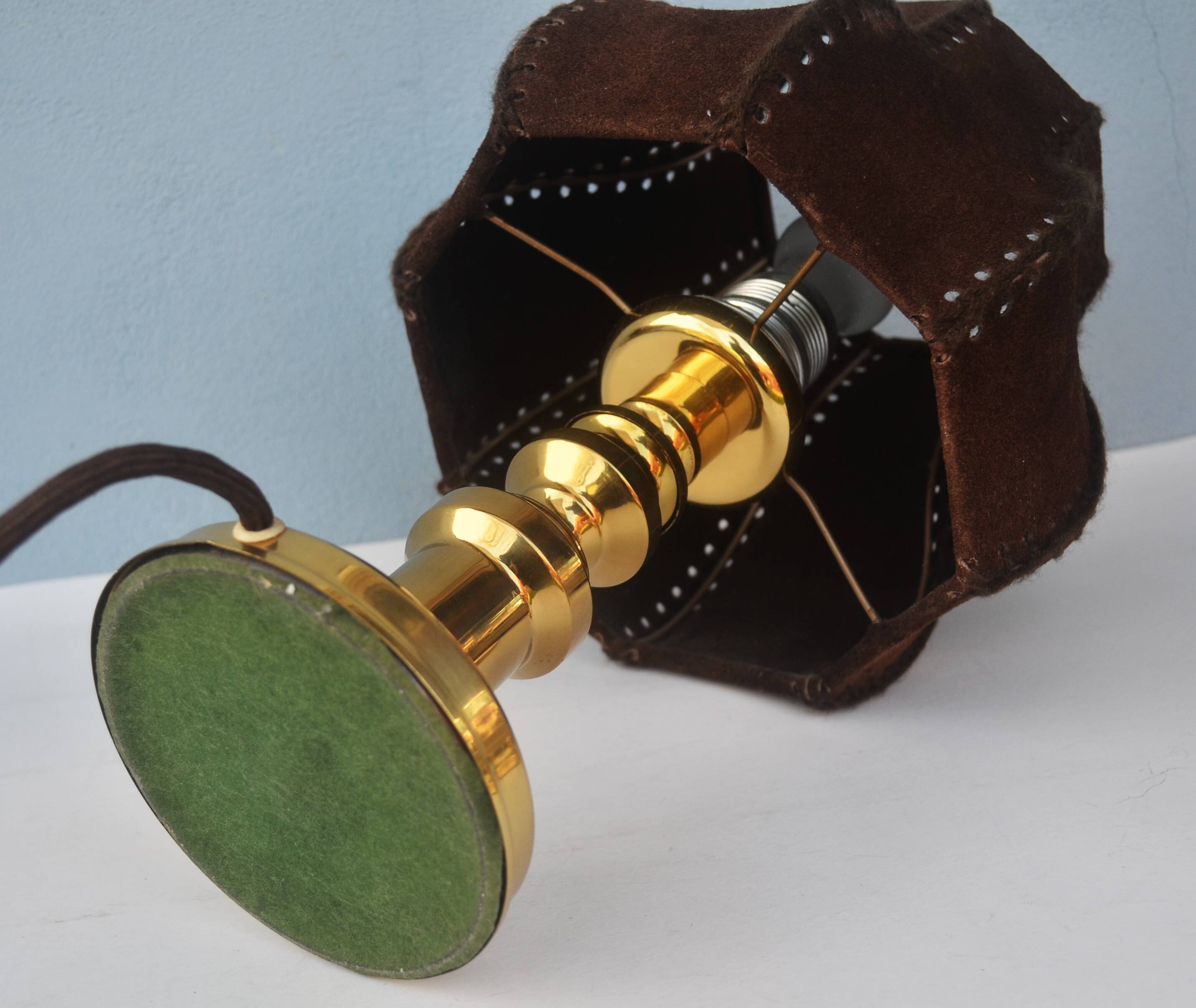 Lot of two retro-modernist lamps with natural leather lampshade