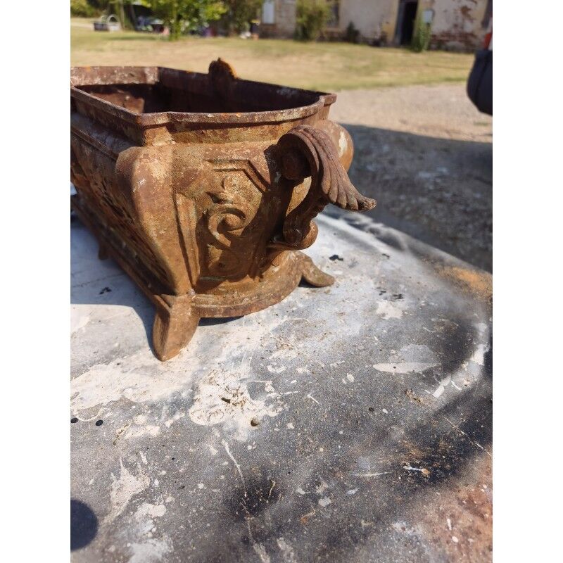1 cast iron planter from 1900 by the Faure establishments