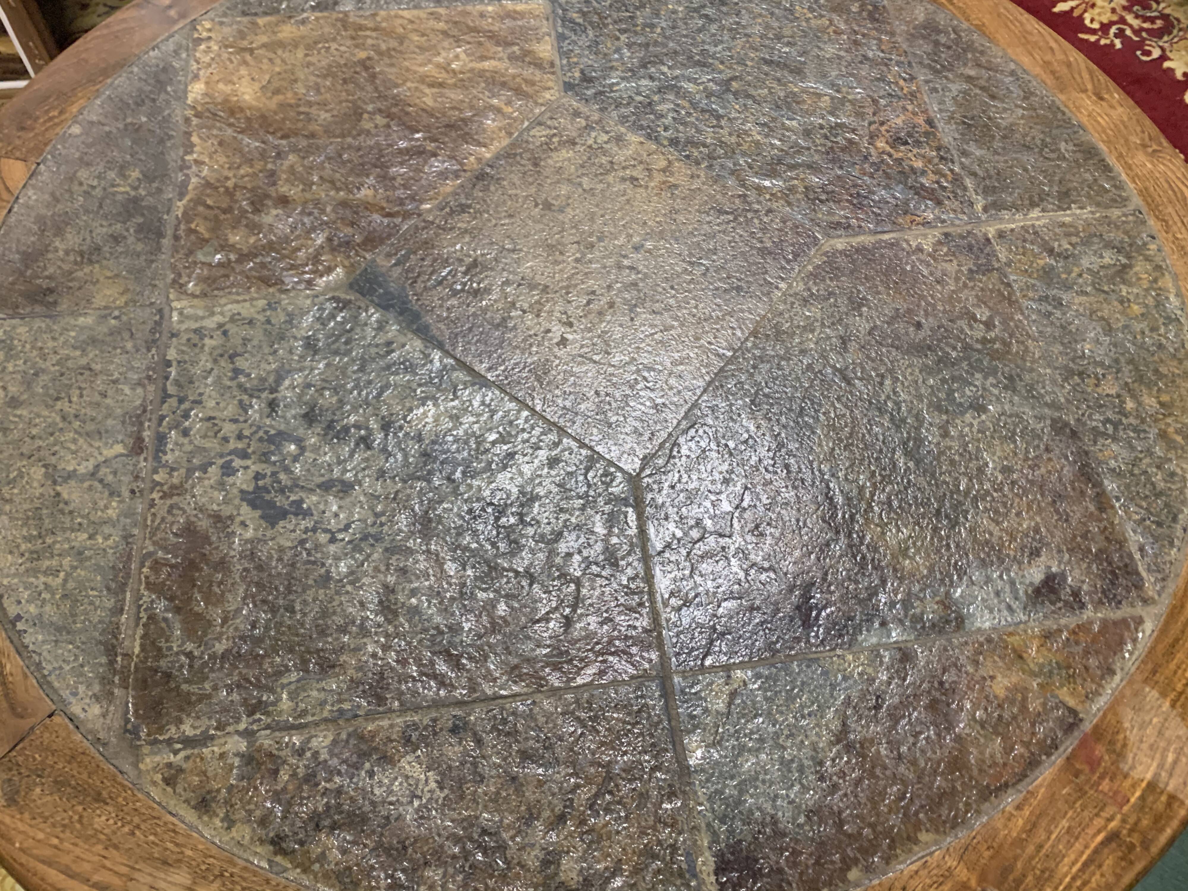 Salon table on stones