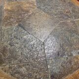 Salon table on stones