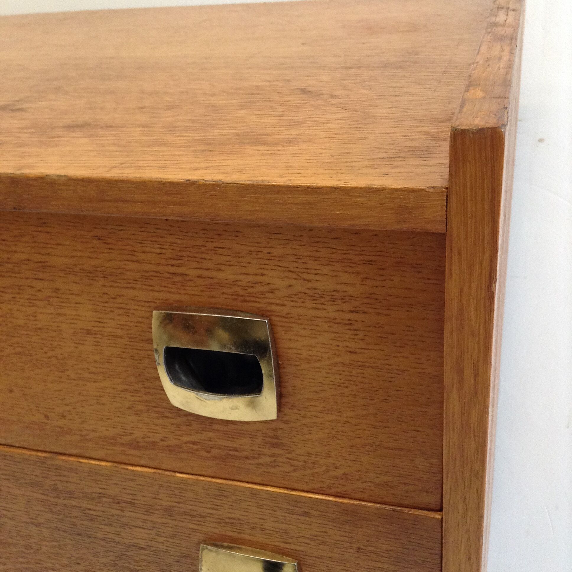 Dresser with 4 drawers