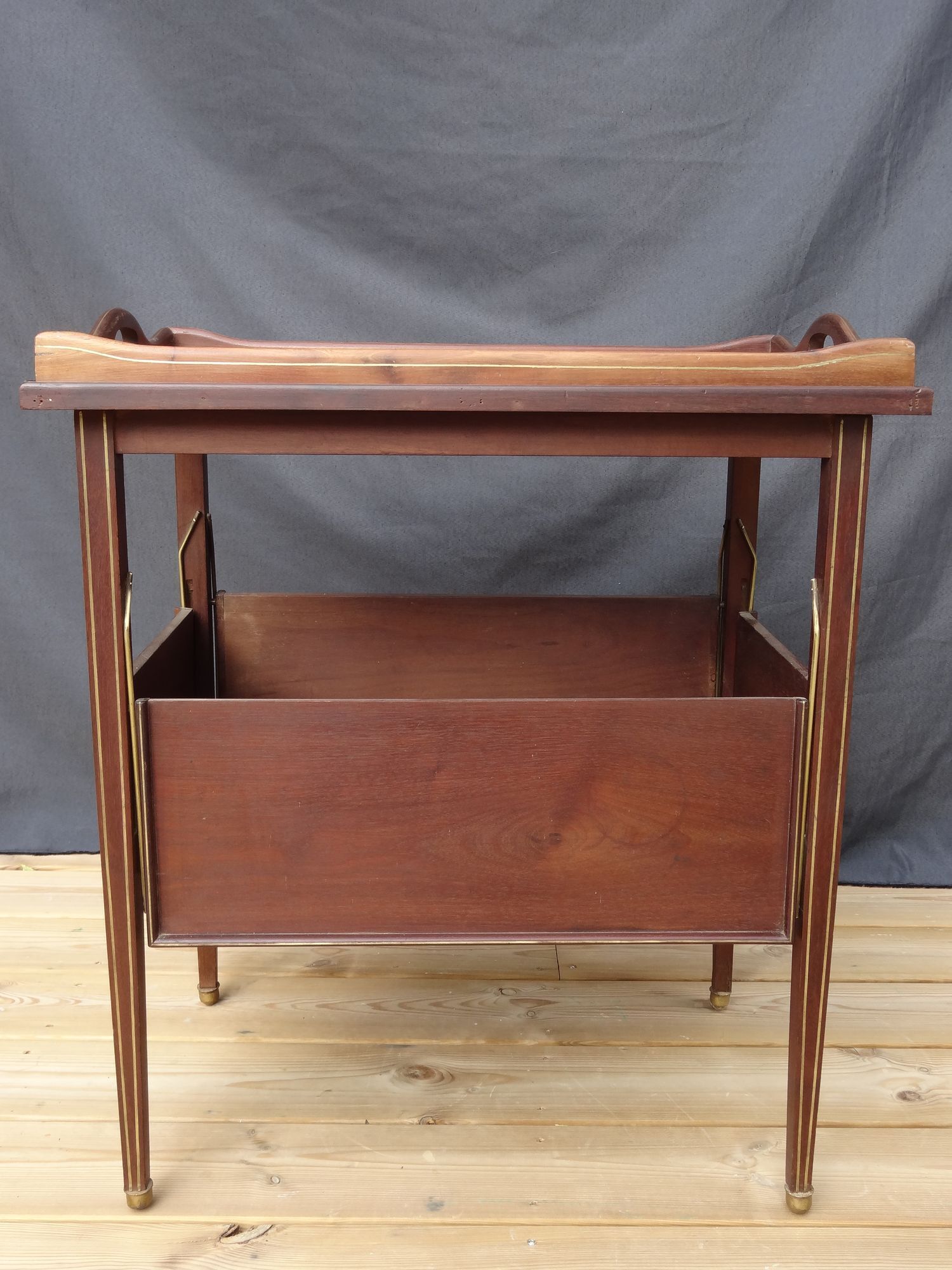 Mahogany service with flaps with removable glass top 67 x 46 cm