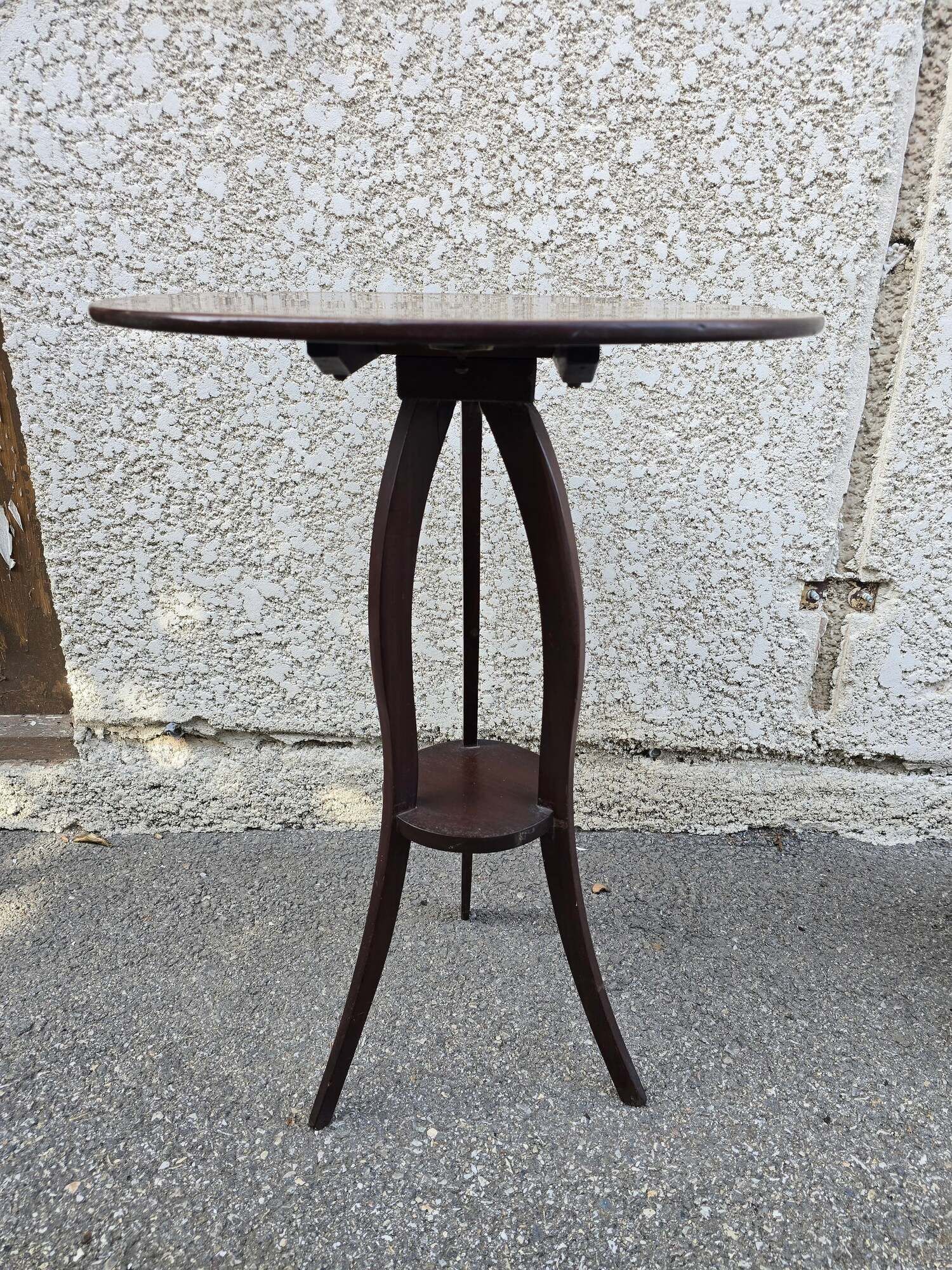 Tripod gueridon in mahogany with a tilting top – Directoire period / early 19th century