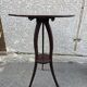 Tripod gueridon in mahogany with a tilting top – Directoire period / early 19th century
