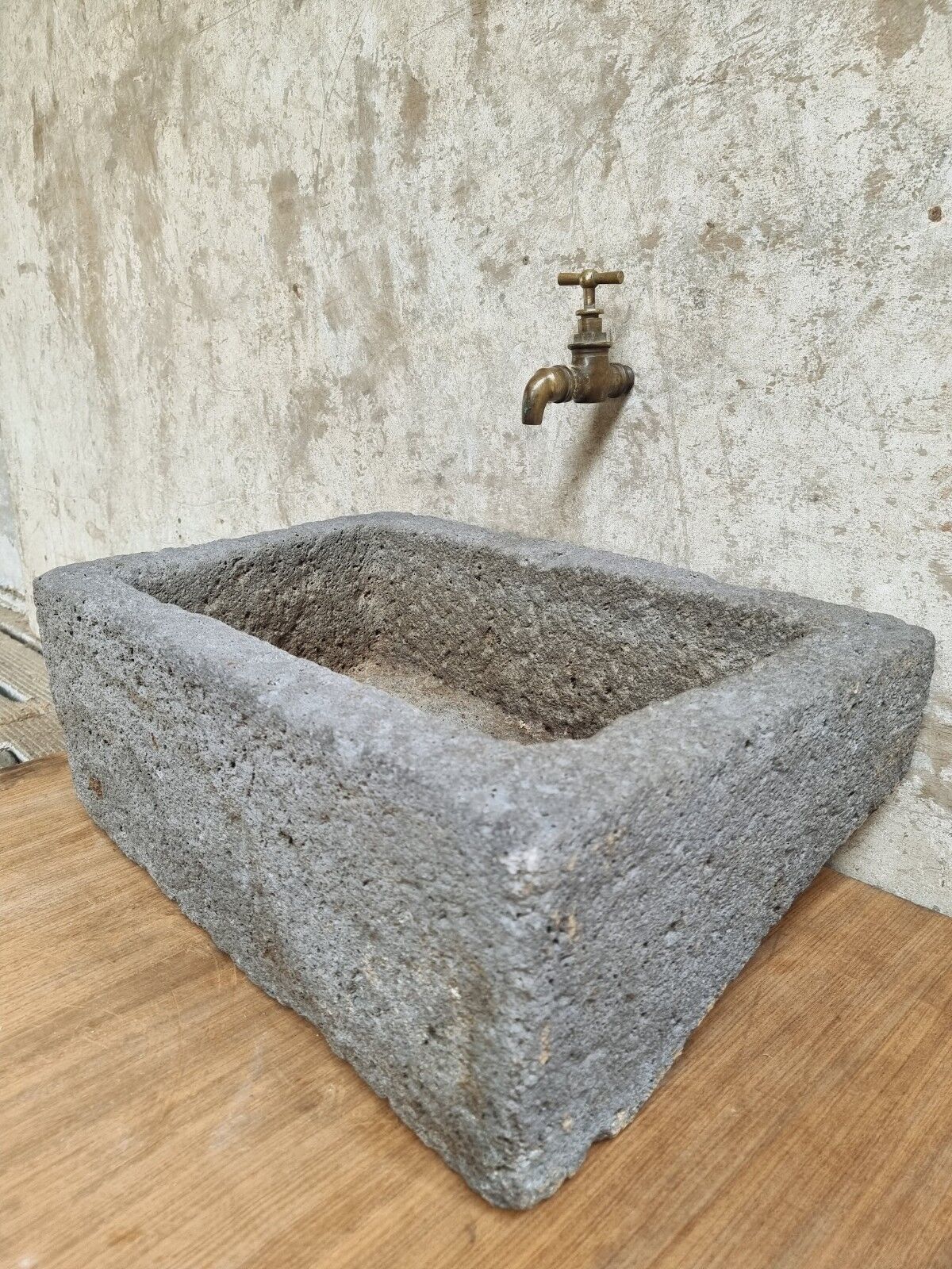 Auge en pierre lavabo antique français