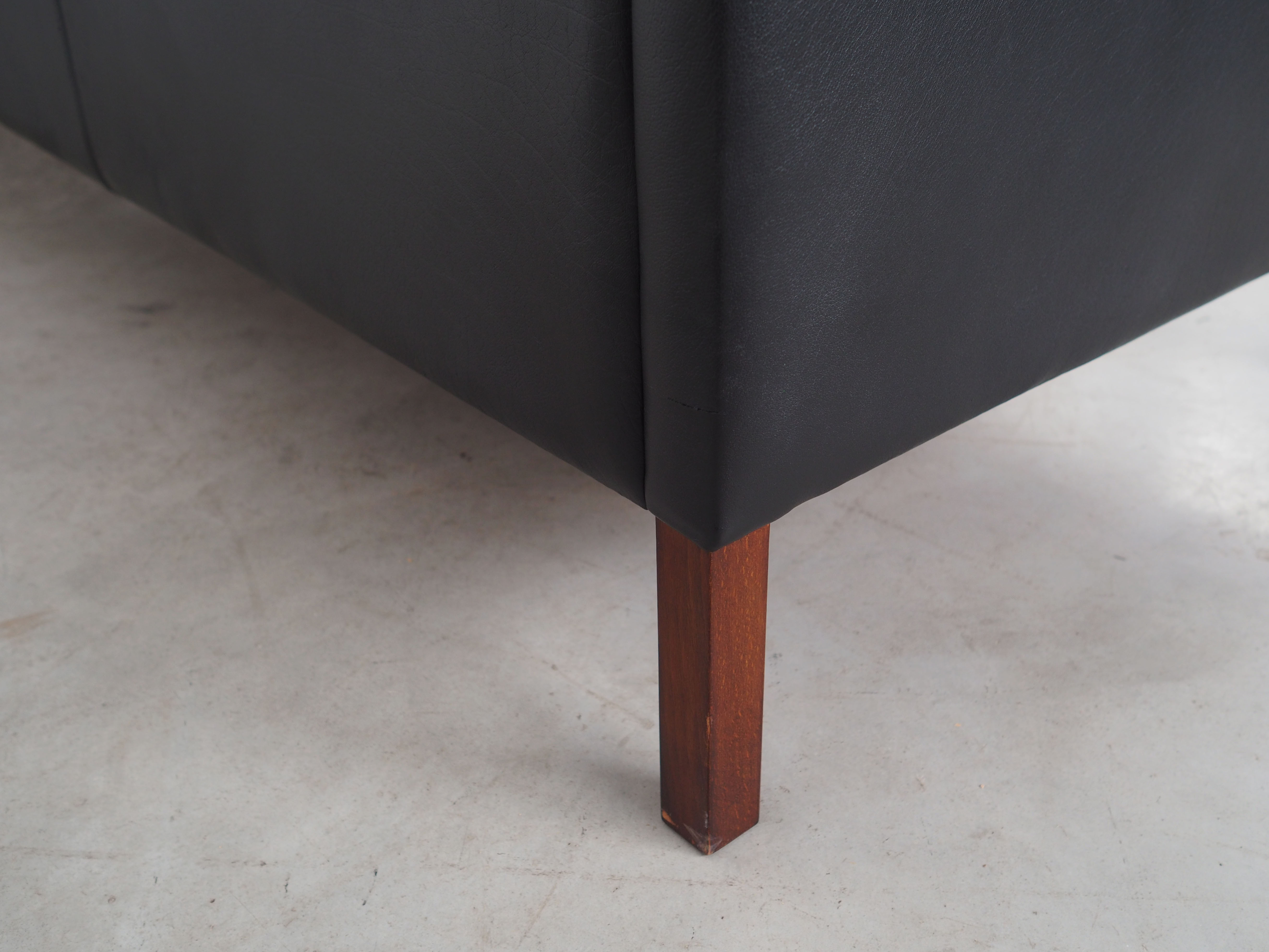 Leather sofa, Danish design, 1960s, manufacturer: Stouby
