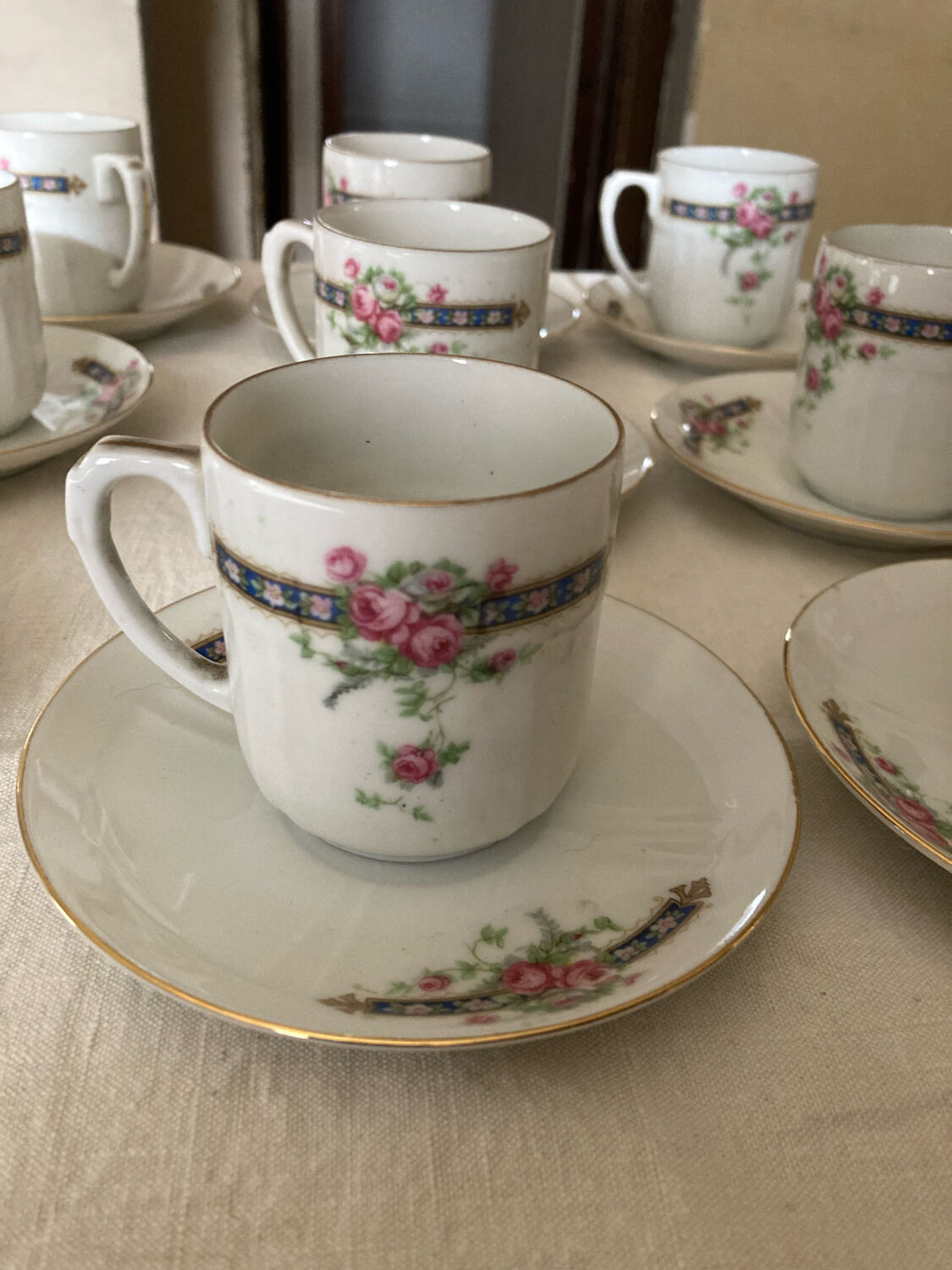 Set of dishes