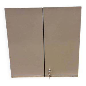 Armoire à pharmacie