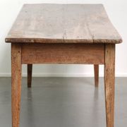 Table de ferme française du 19ème siècle pour 4 à 6 personnes.