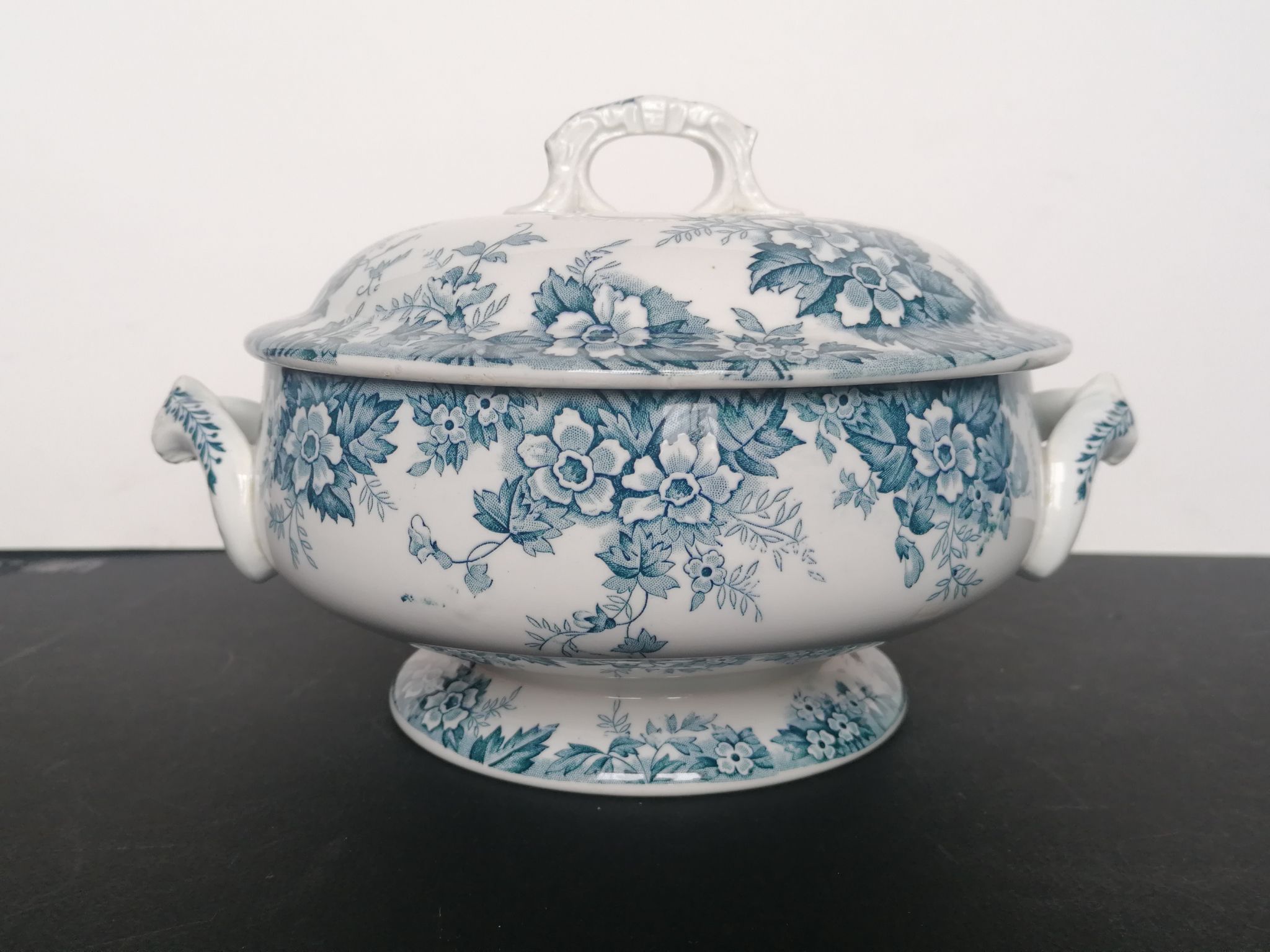 Vegetable soup pot iron land mill wolves Marie-Louise