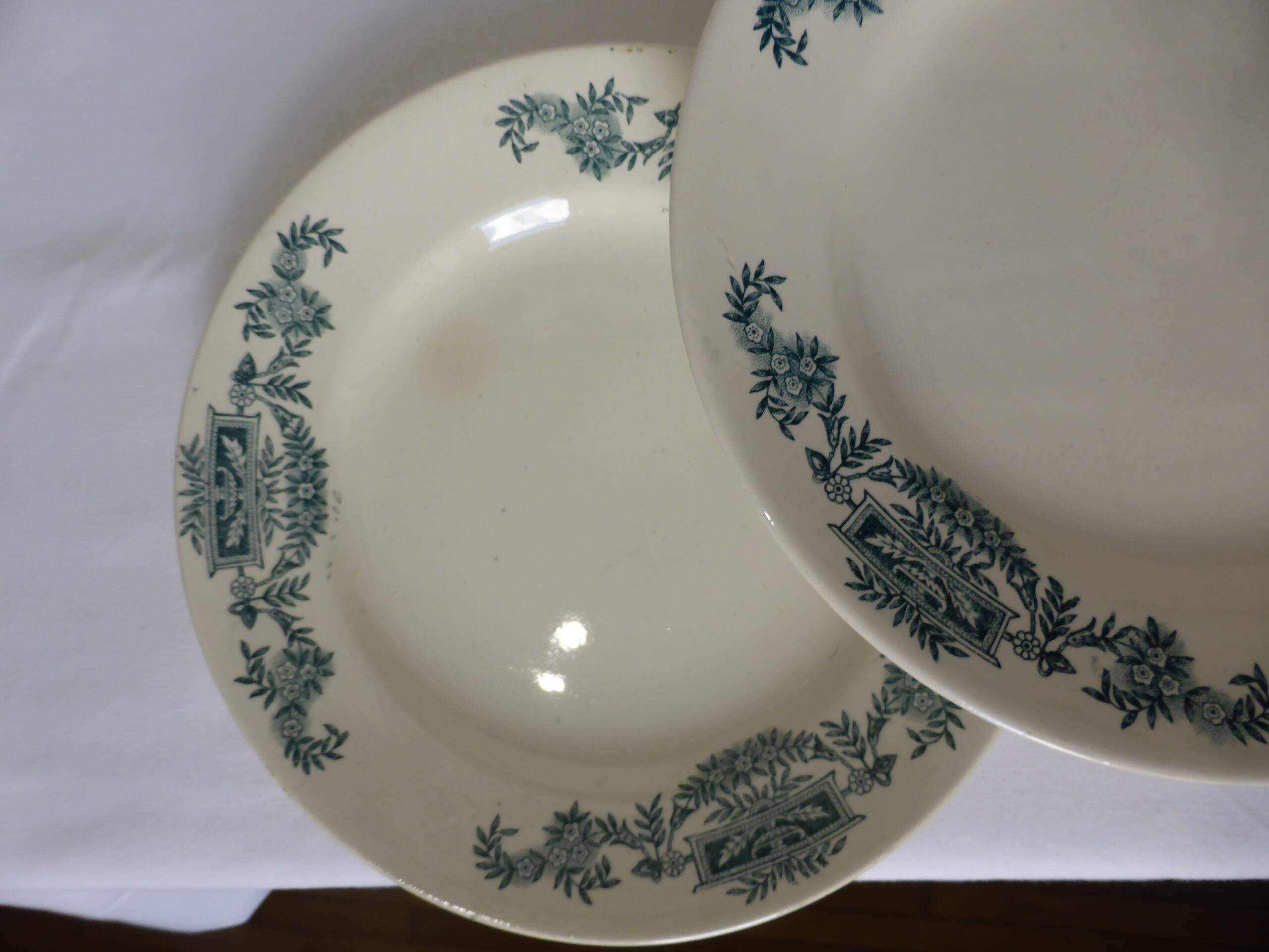 4 Longchamp ironstone dinner plates, Lutèce pattern 220602