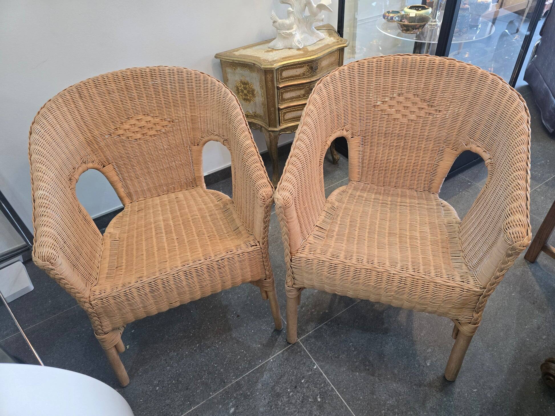 Pair of woven rattan armchairs – Vintage