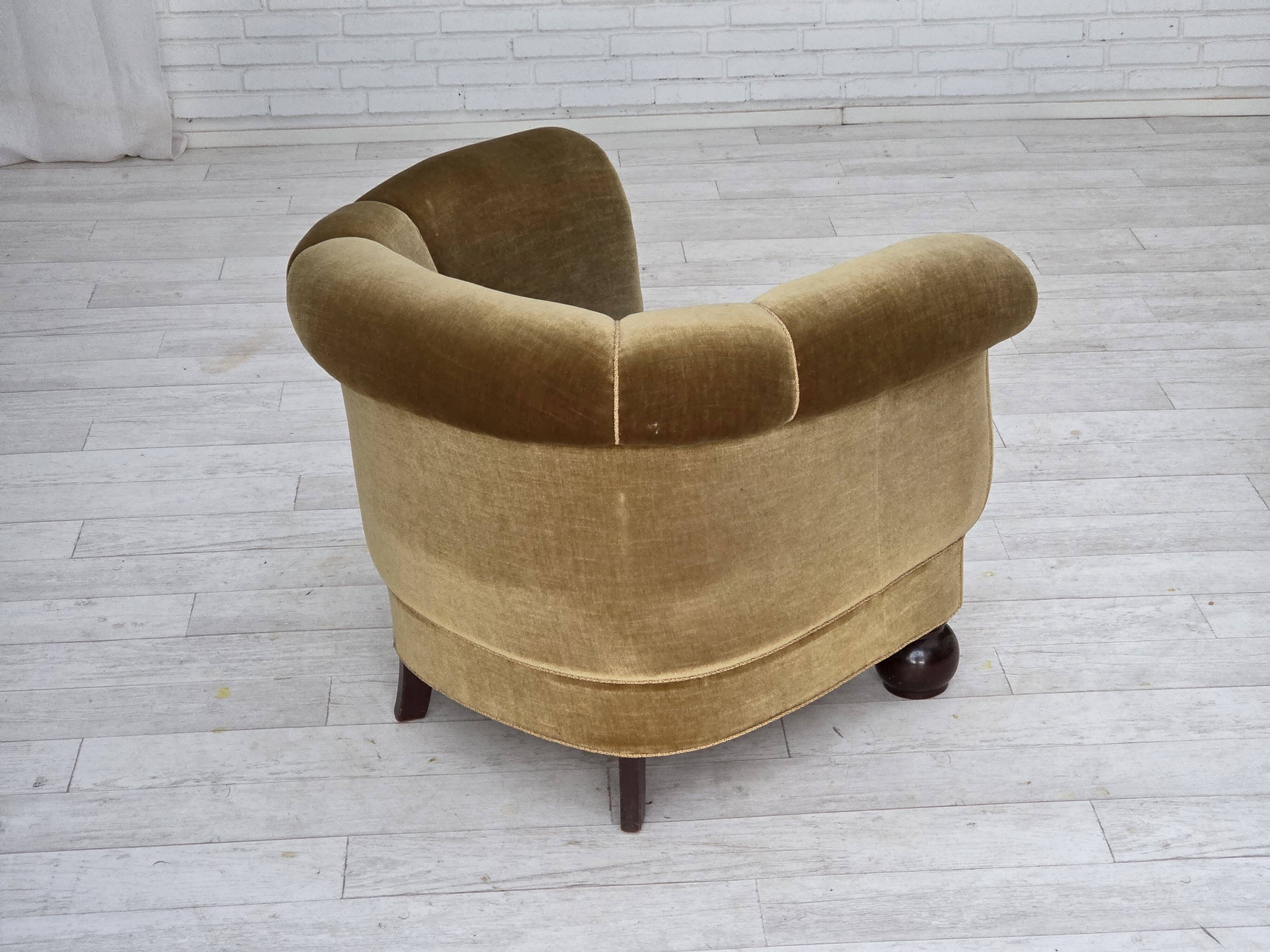 Fauteuil danois en velours vert clair et chêne, années 1960