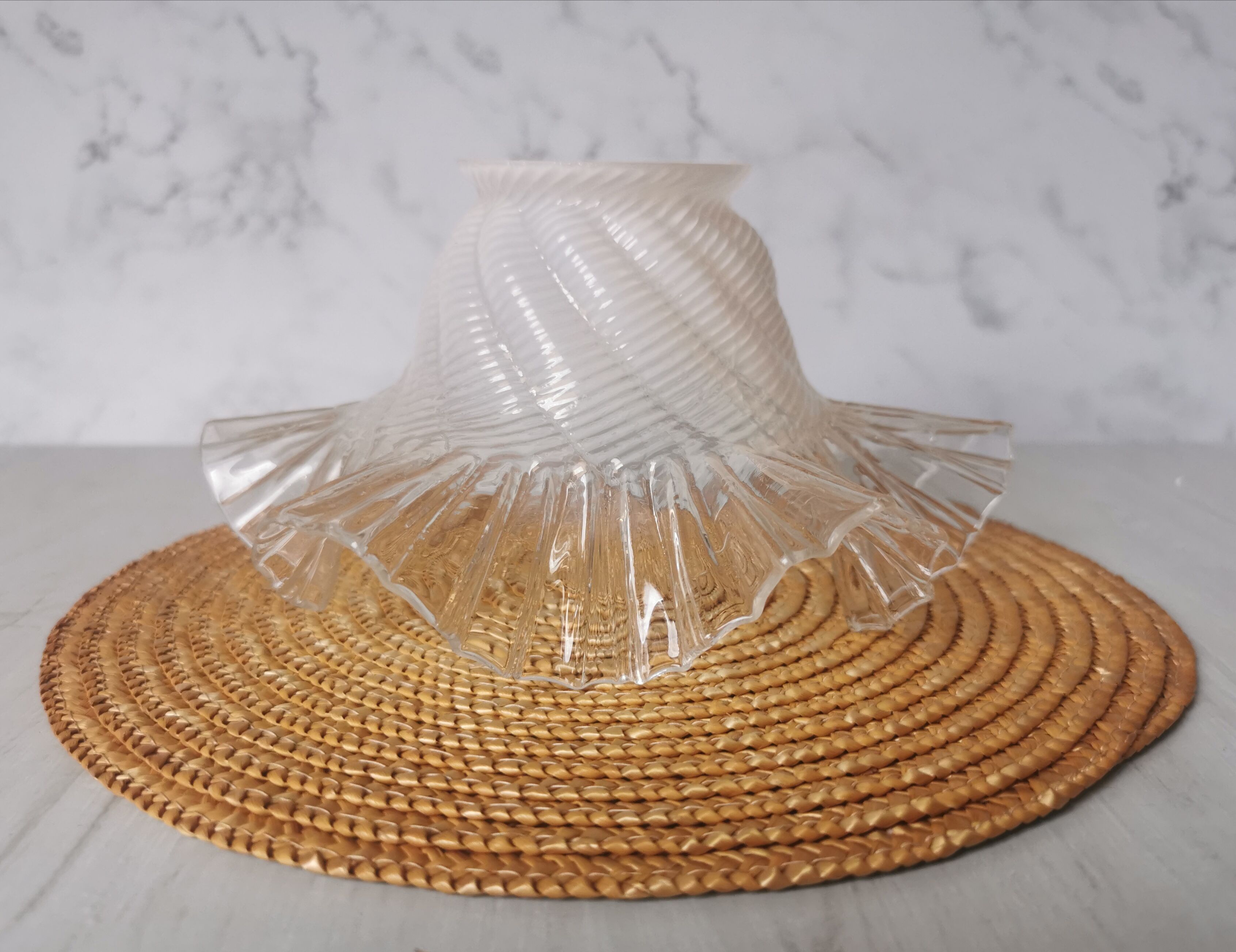 Tulip lamp opalescent glass