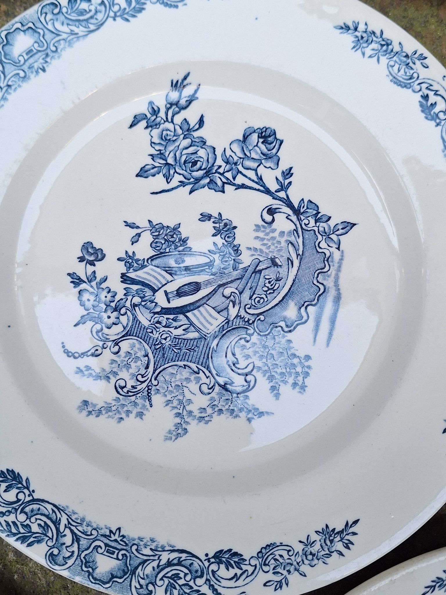 Service set in SG porcelain, Louis XV model.