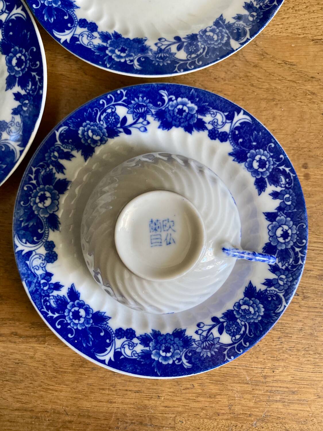 3 Chinese porcelain cups